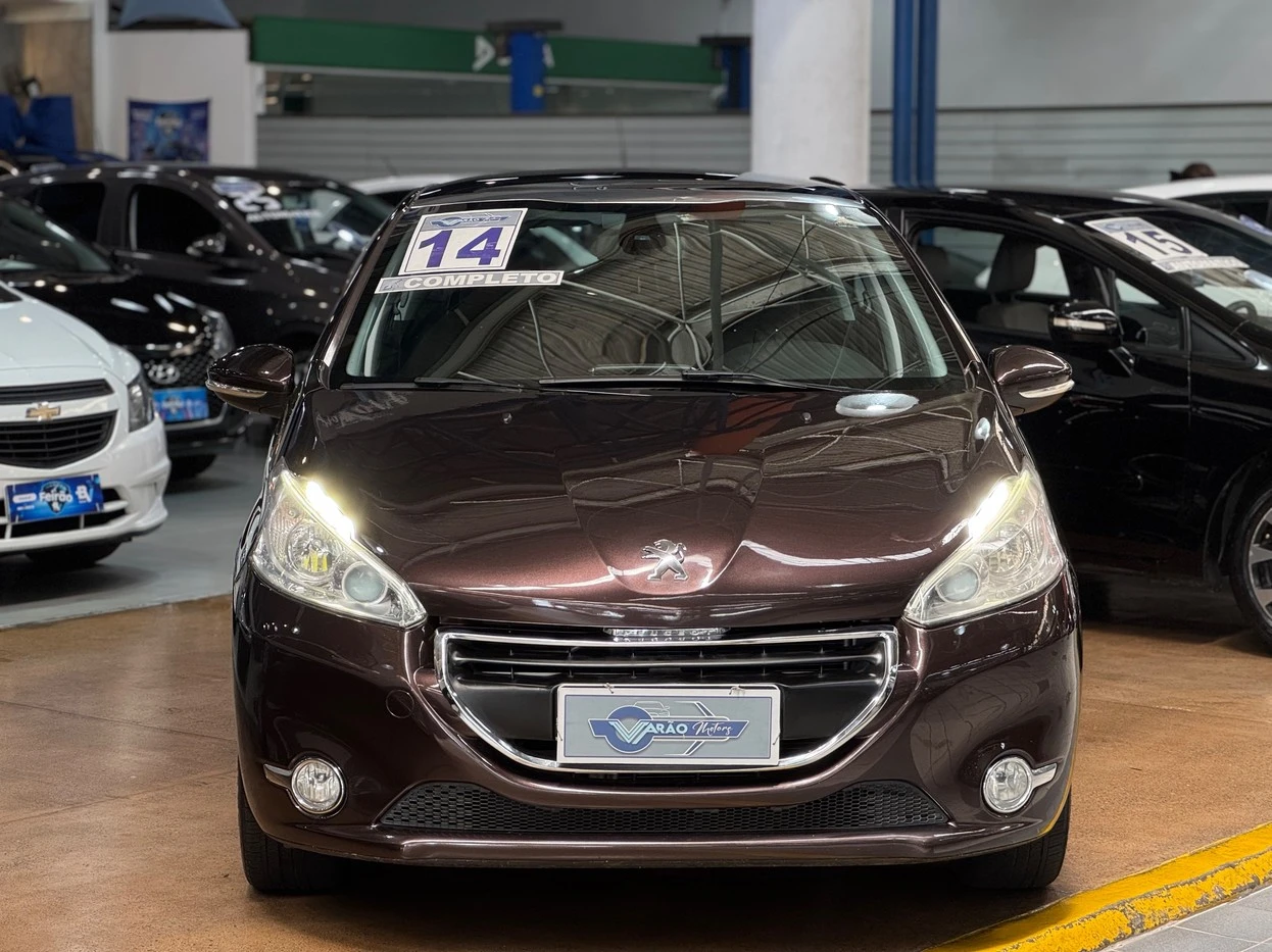 PEUGEOT 208