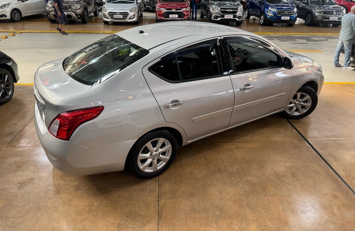 NISSAN VERSA
