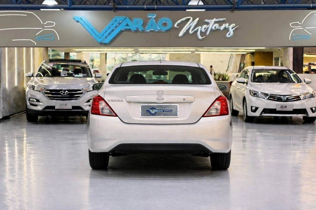 NISSAN VERSA