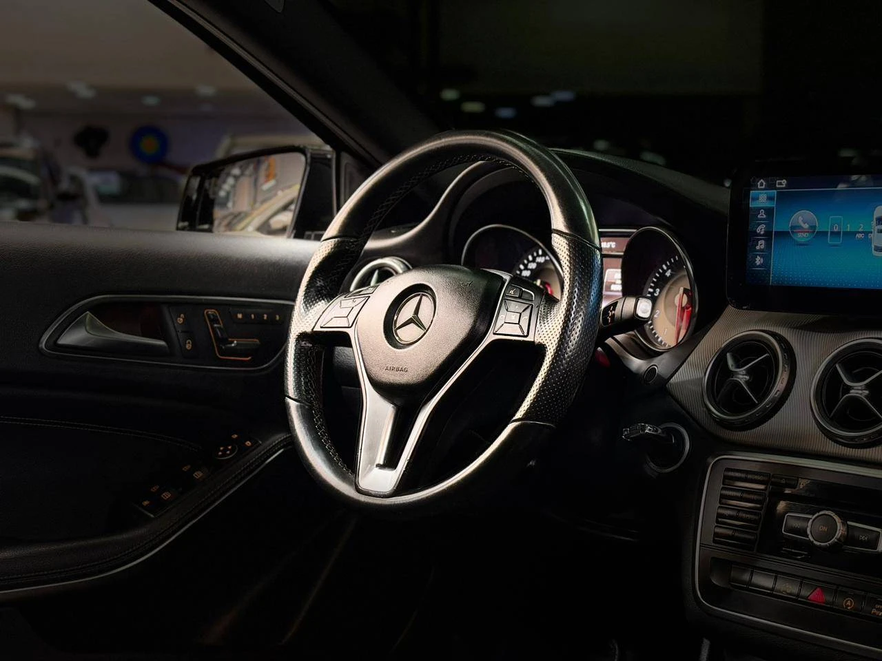 MERCEDES-BENZ GLA 200