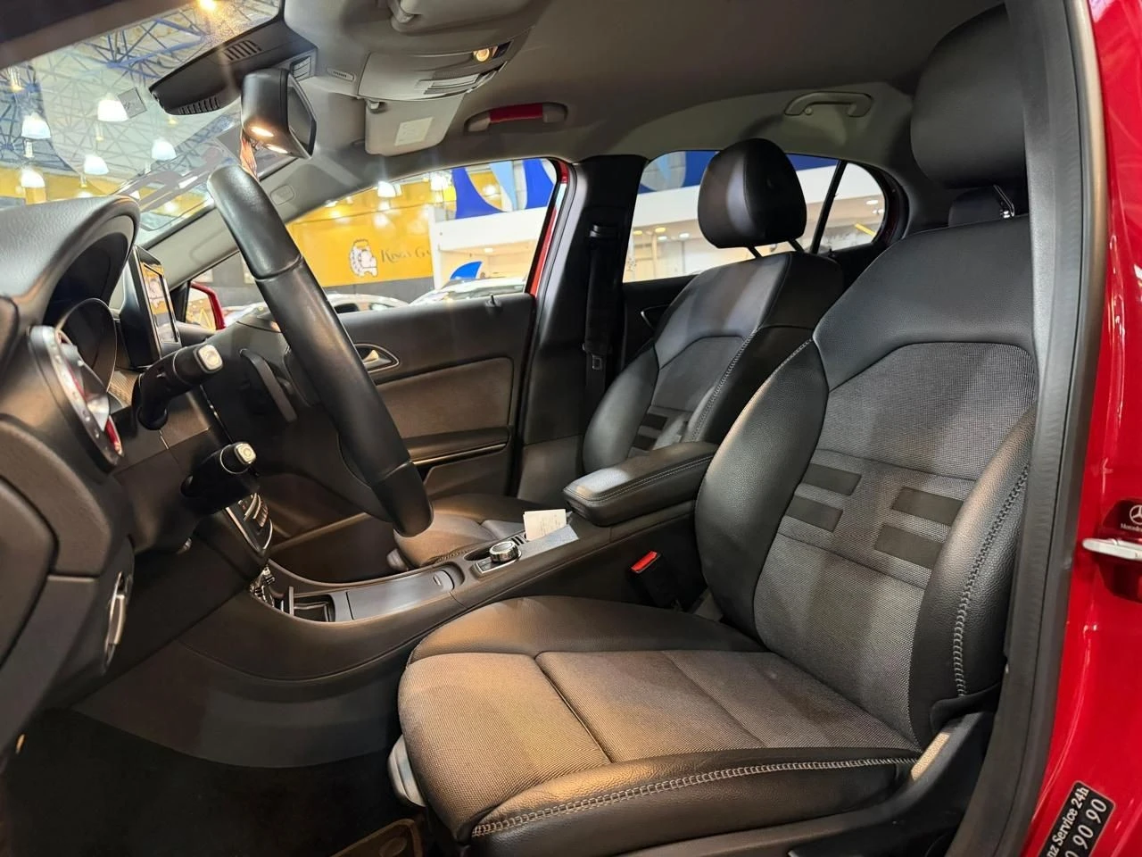 MERCEDES-BENZ GLA 200