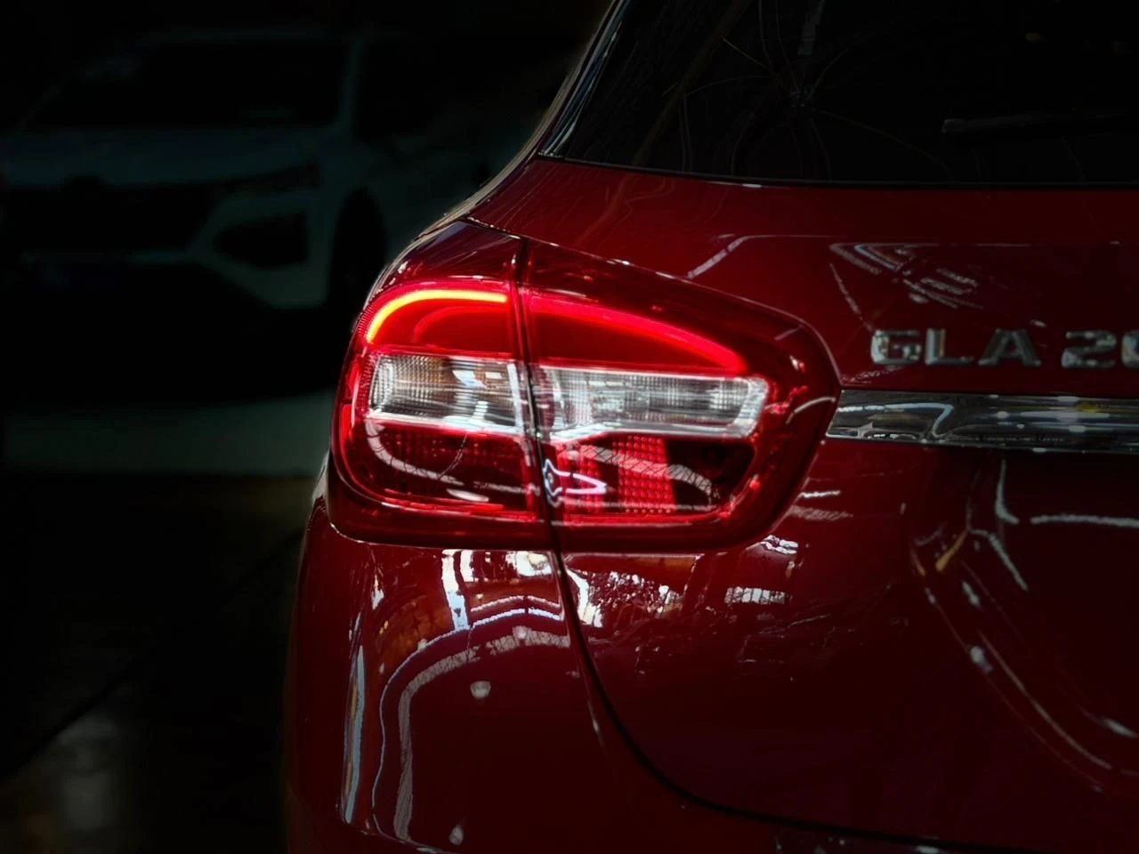 MERCEDES-BENZ GLA 200