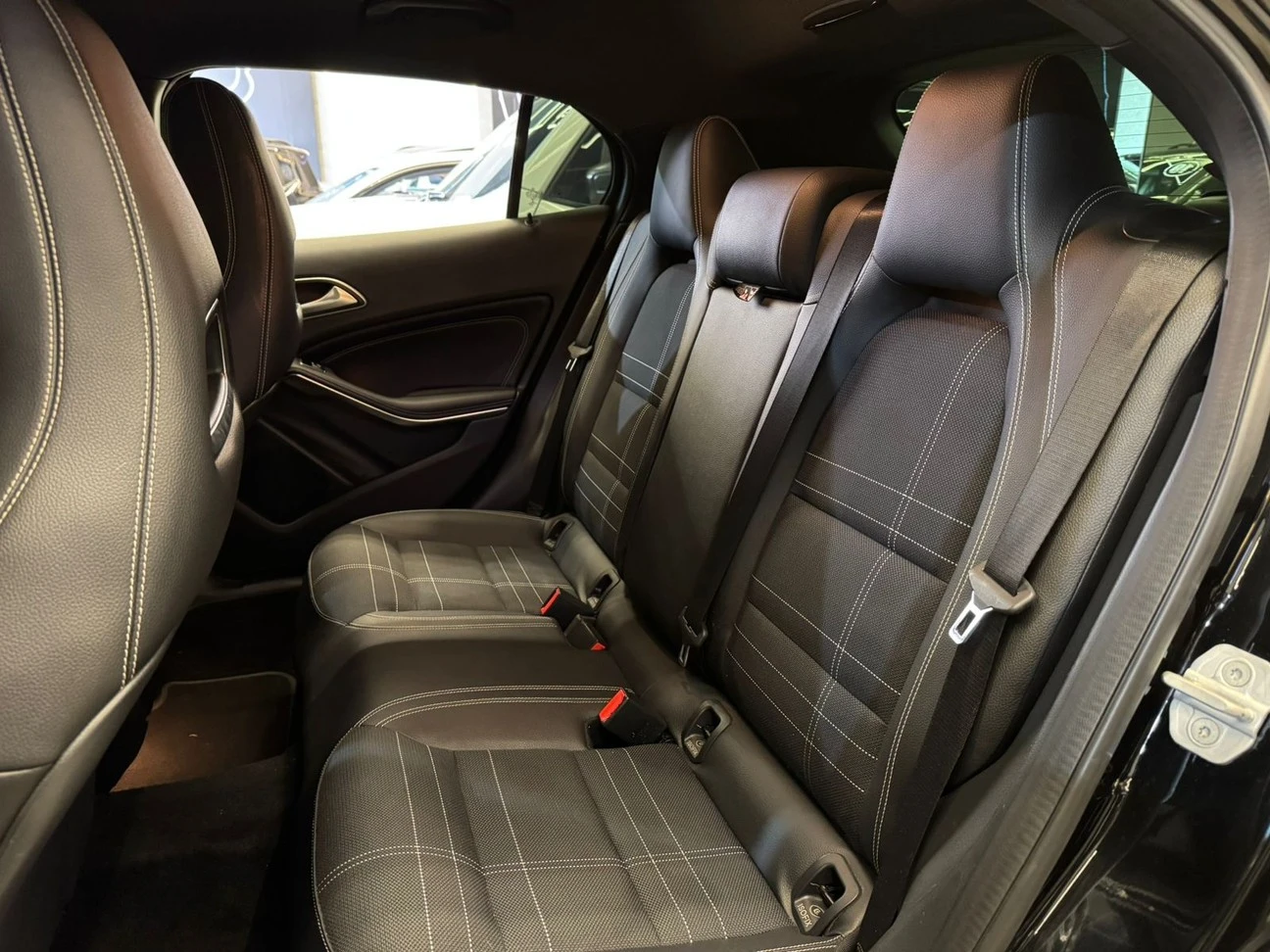 MERCEDES-BENZ GLA 200