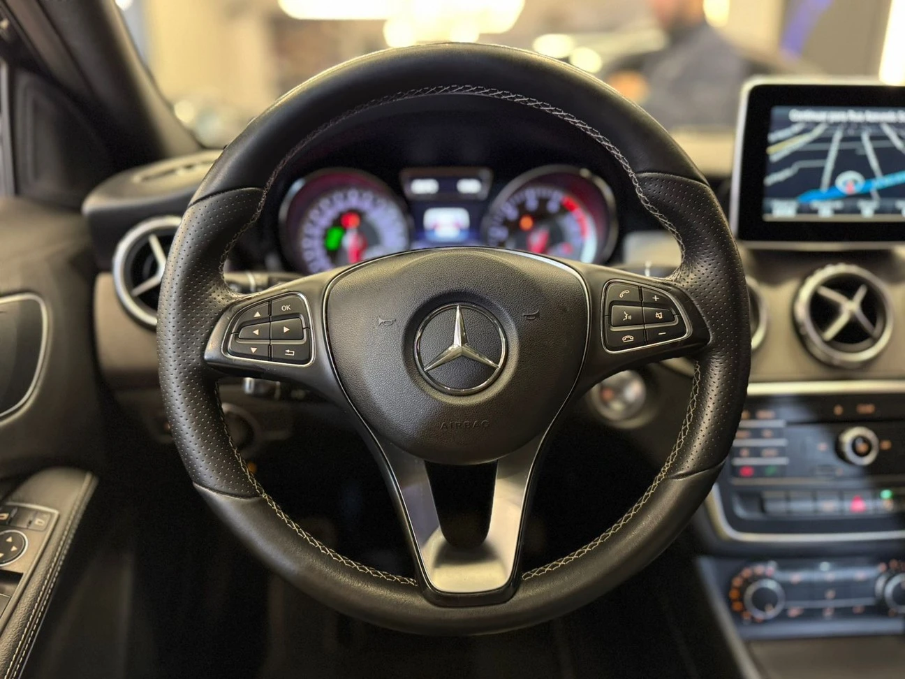 MERCEDES-BENZ GLA 200
