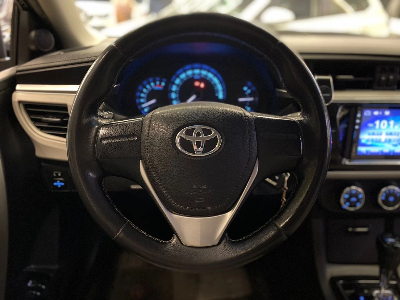 TOYOTA COROLLA