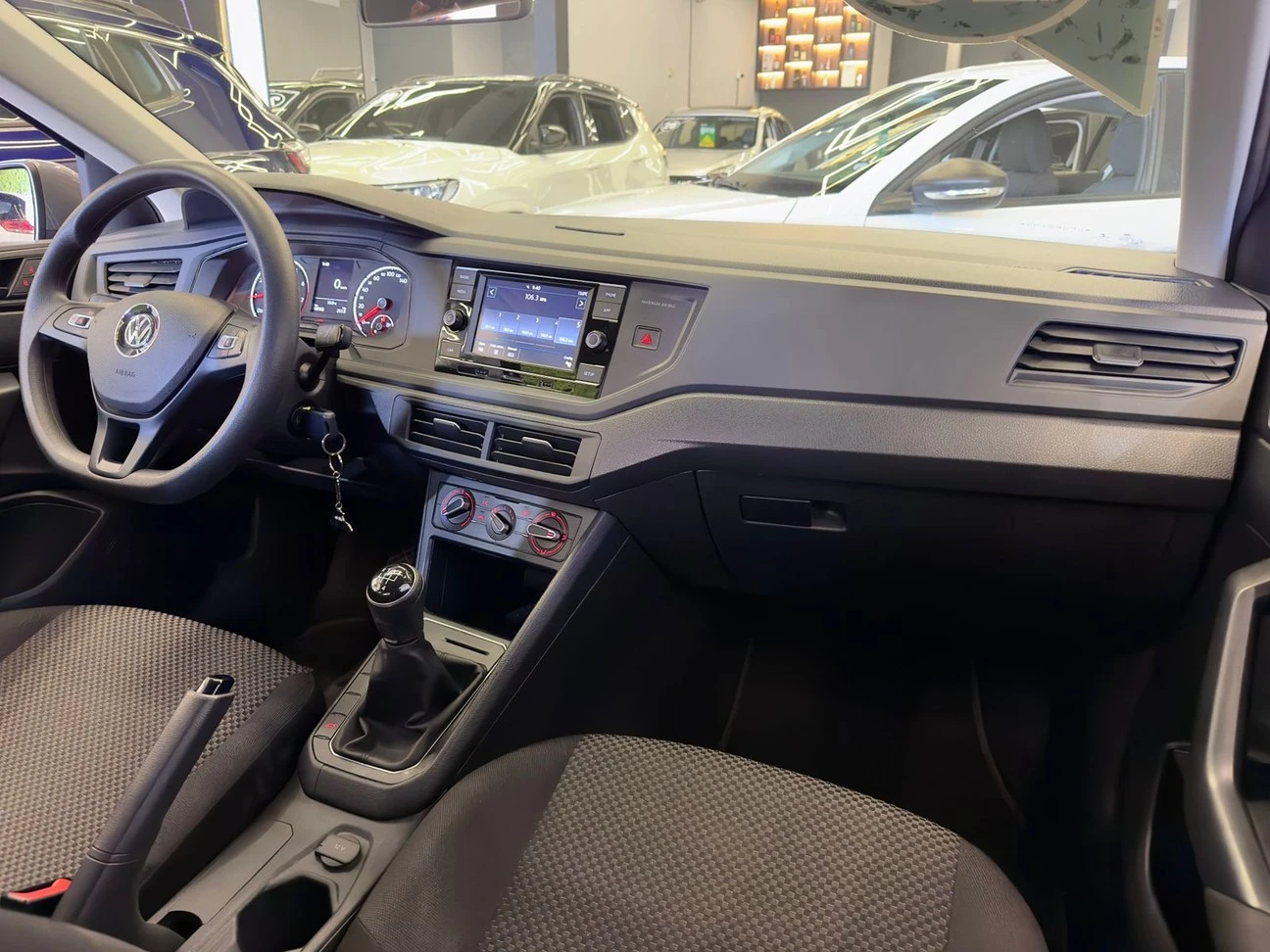 VOLKSWAGEN POLO