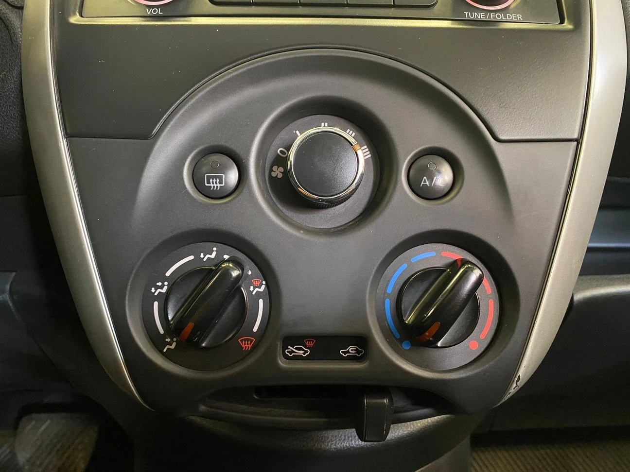 NISSAN VERSA