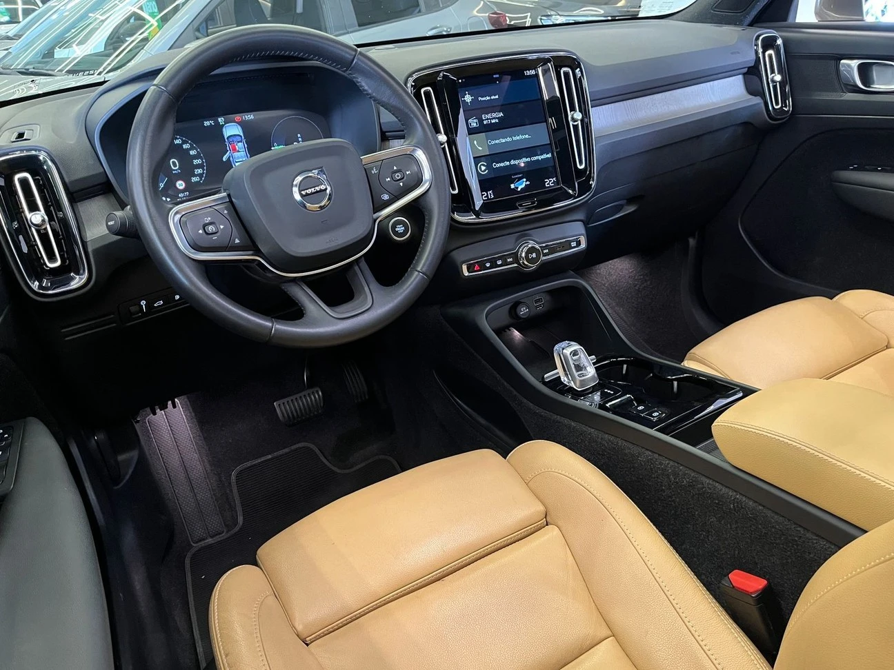 VOLVO XC40