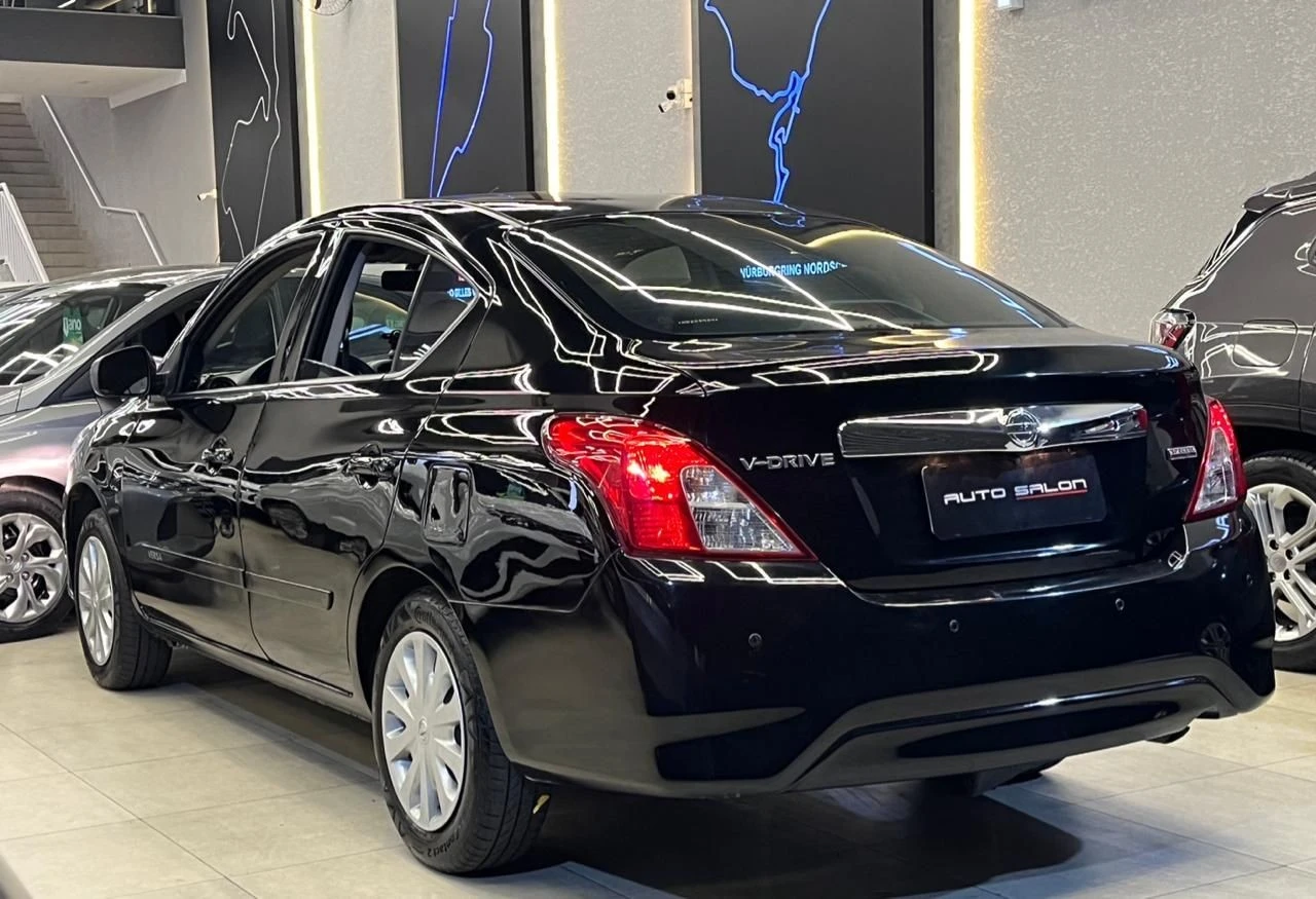 NISSAN VERSA