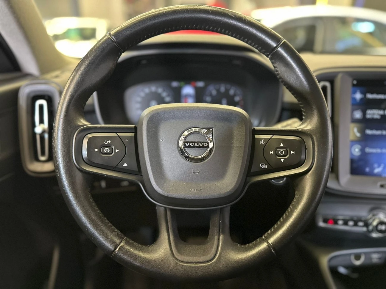 VOLVO XC40