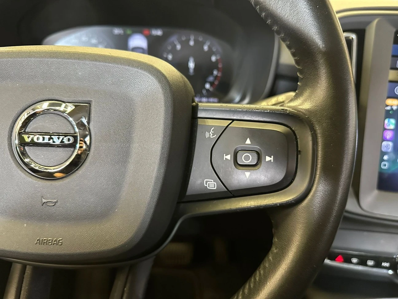 VOLVO XC40