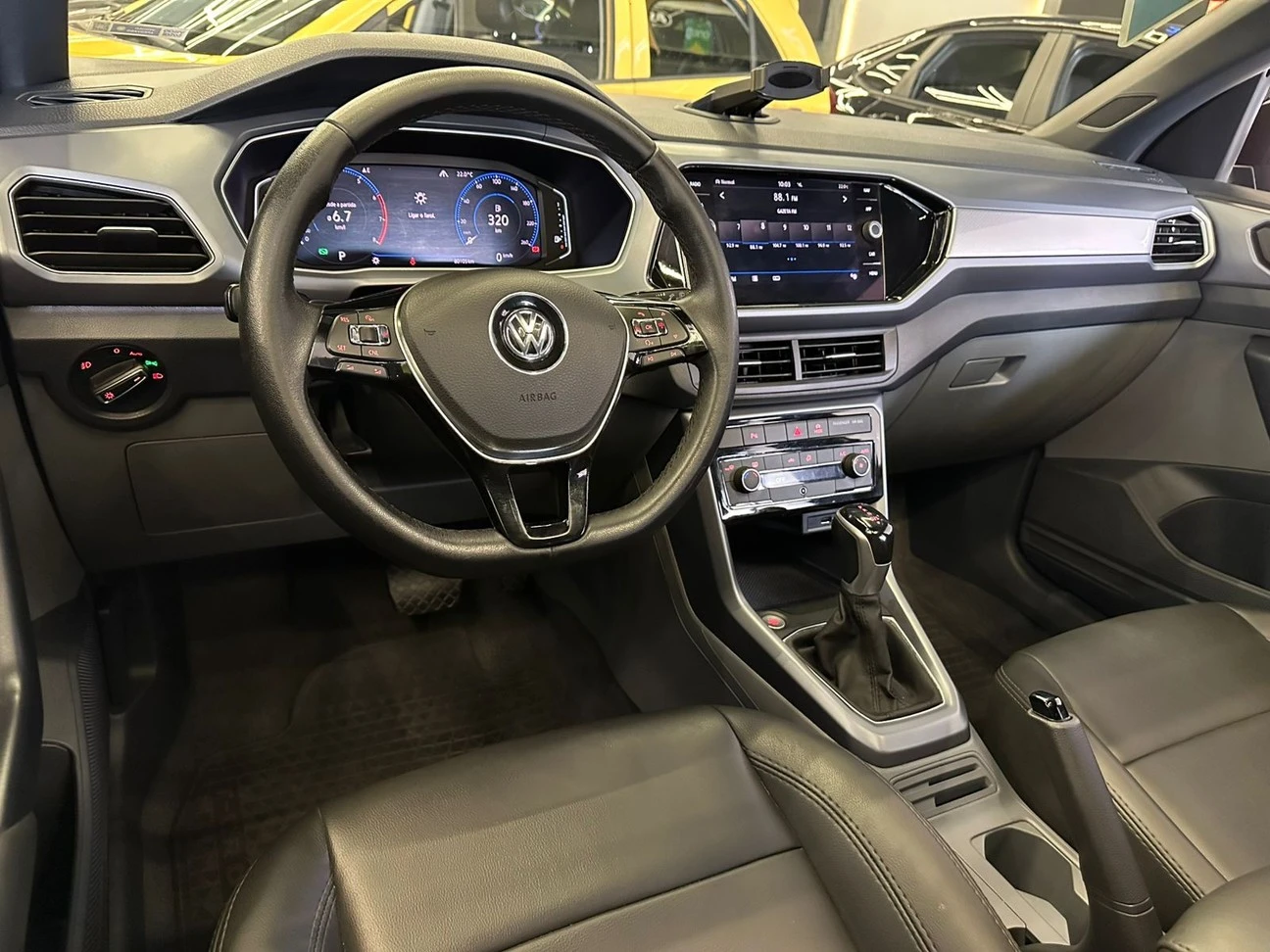 VOLKSWAGEN T-CROSS