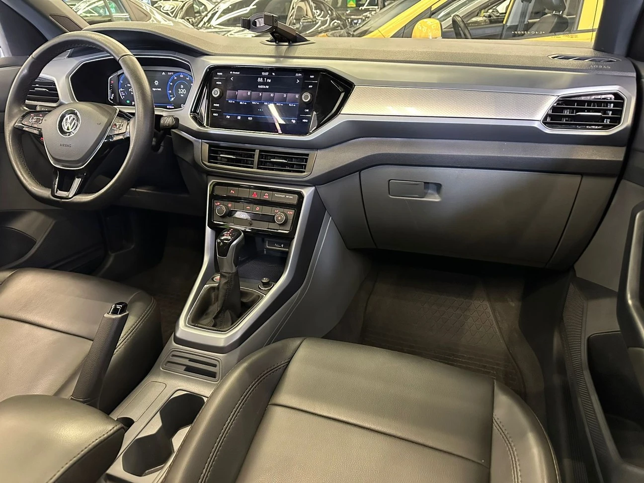 VOLKSWAGEN T-CROSS