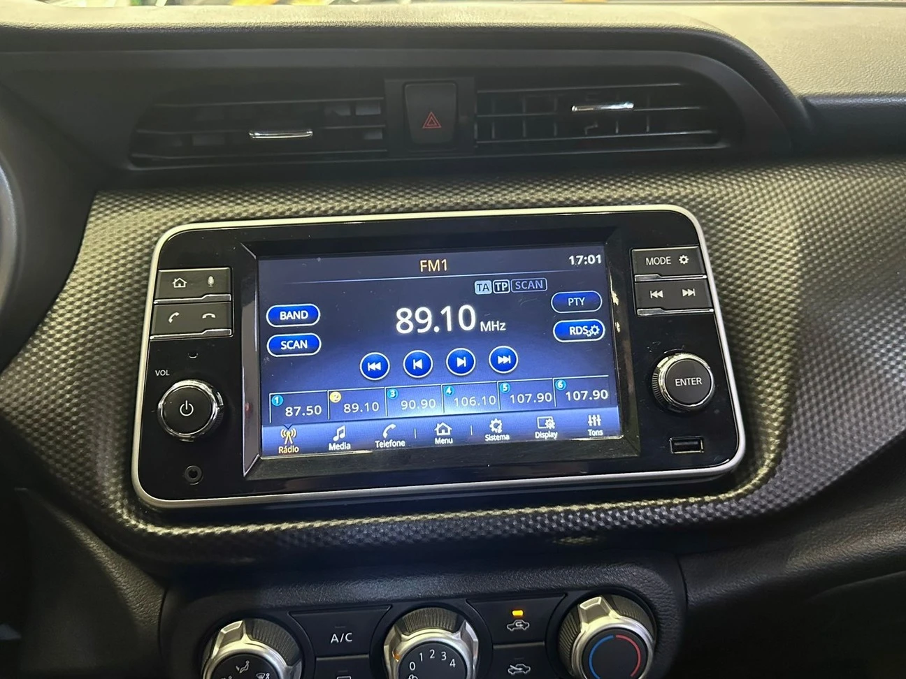 NISSAN KICKS
