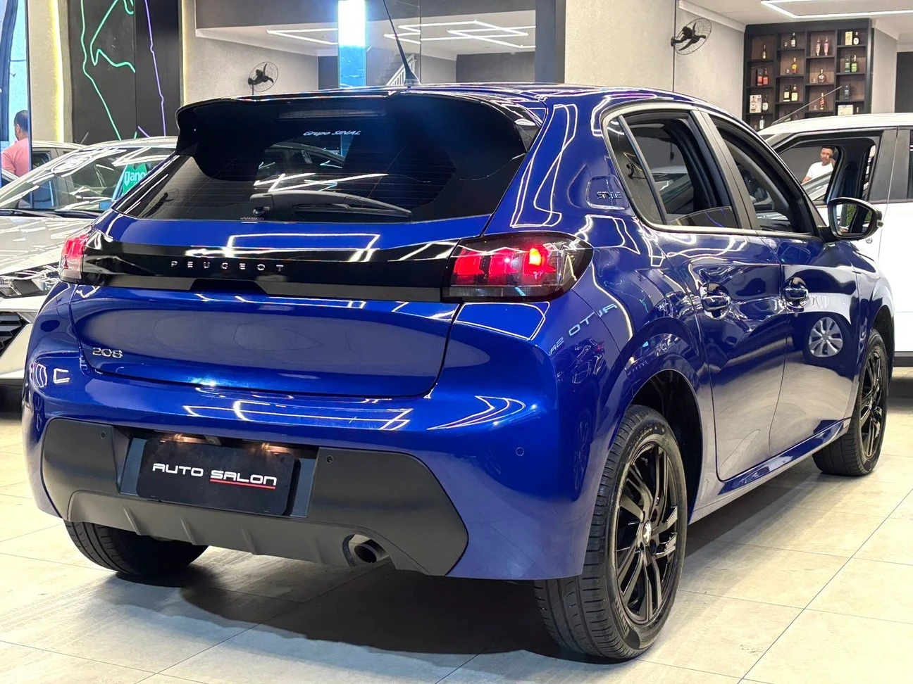 PEUGEOT 208