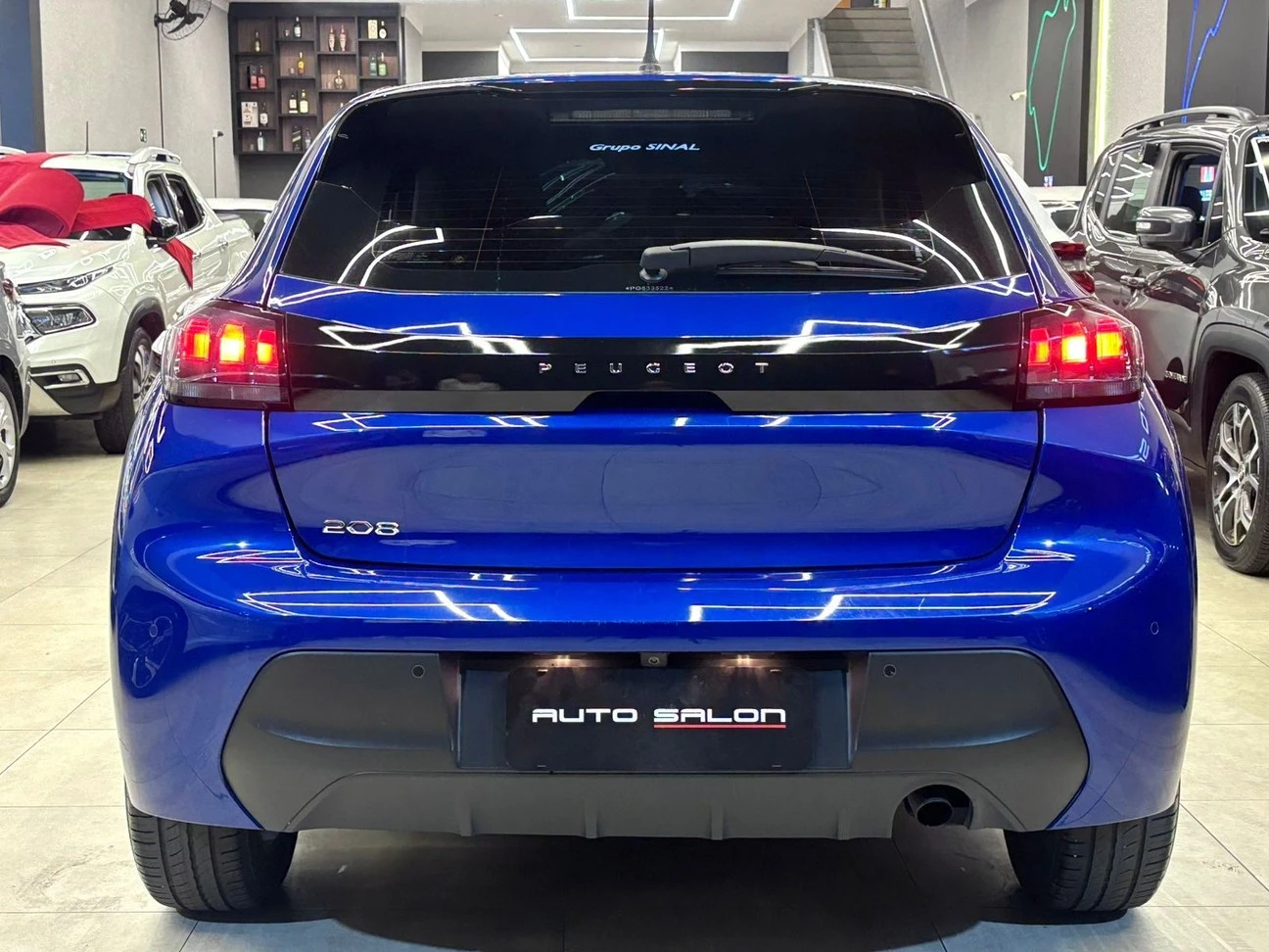 PEUGEOT 208