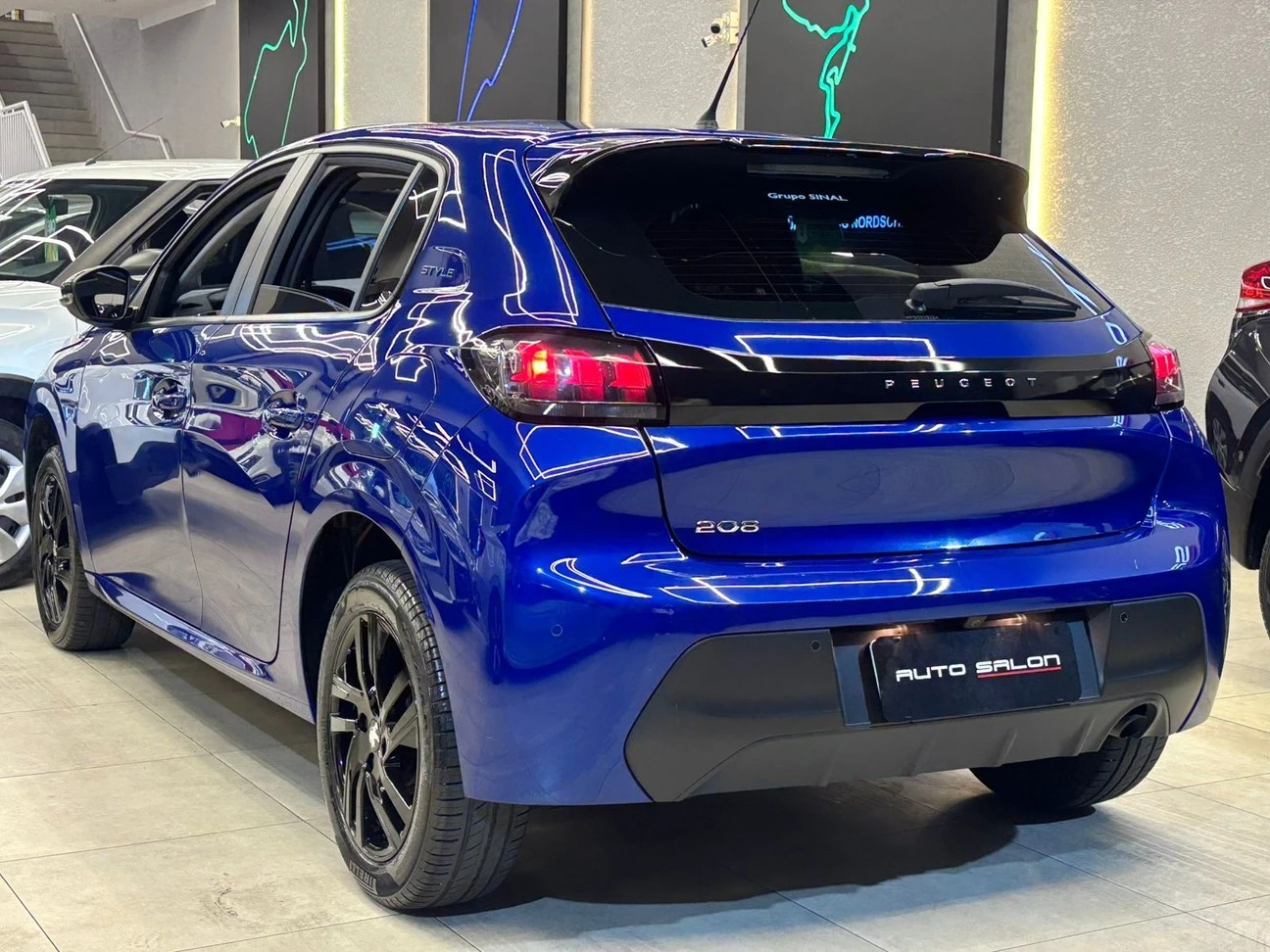 PEUGEOT 208