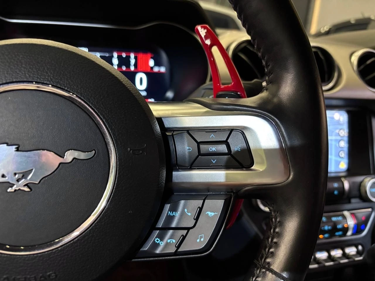 FORD MUSTANG