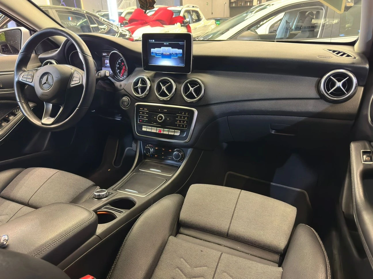 MERCEDES-BENZ GLA 200