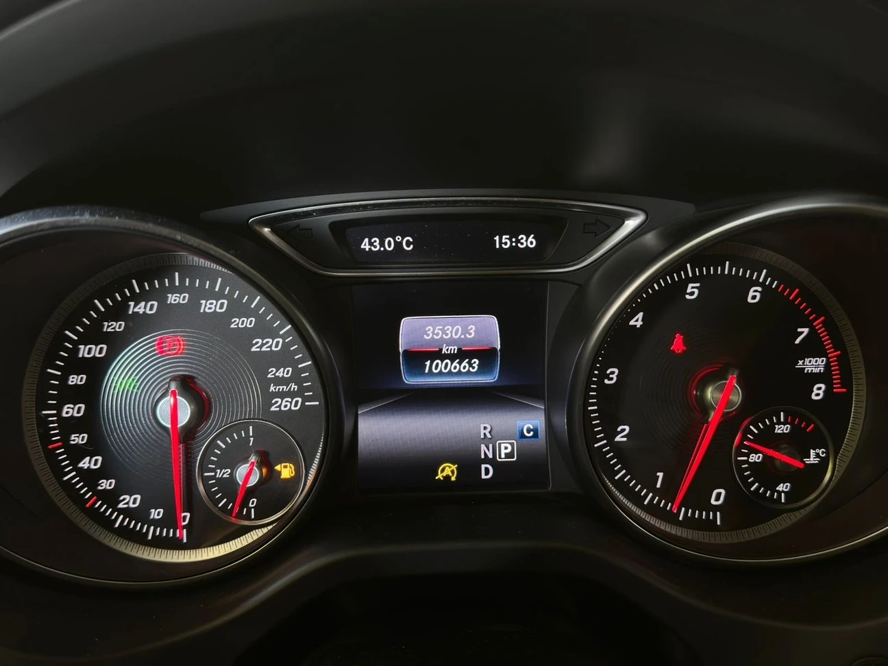 MERCEDES-BENZ GLA 200