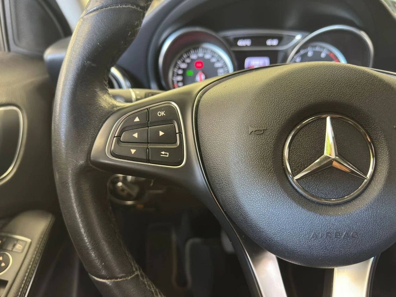 MERCEDES-BENZ GLA 200