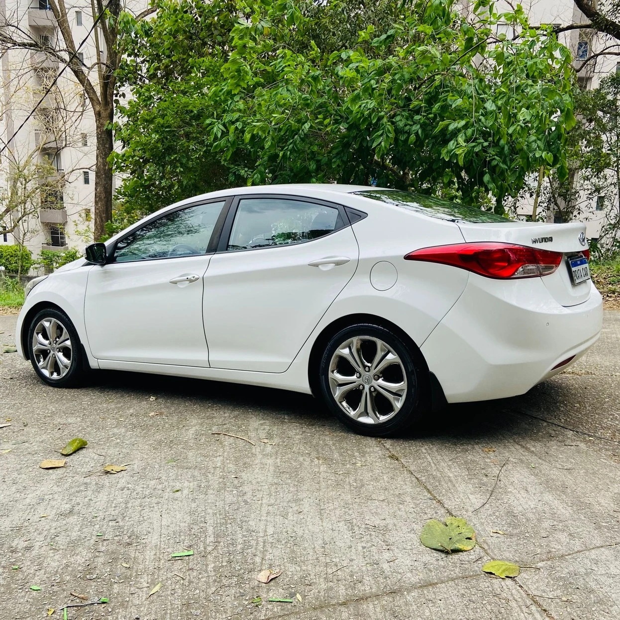 HYUNDAI ELANTRA