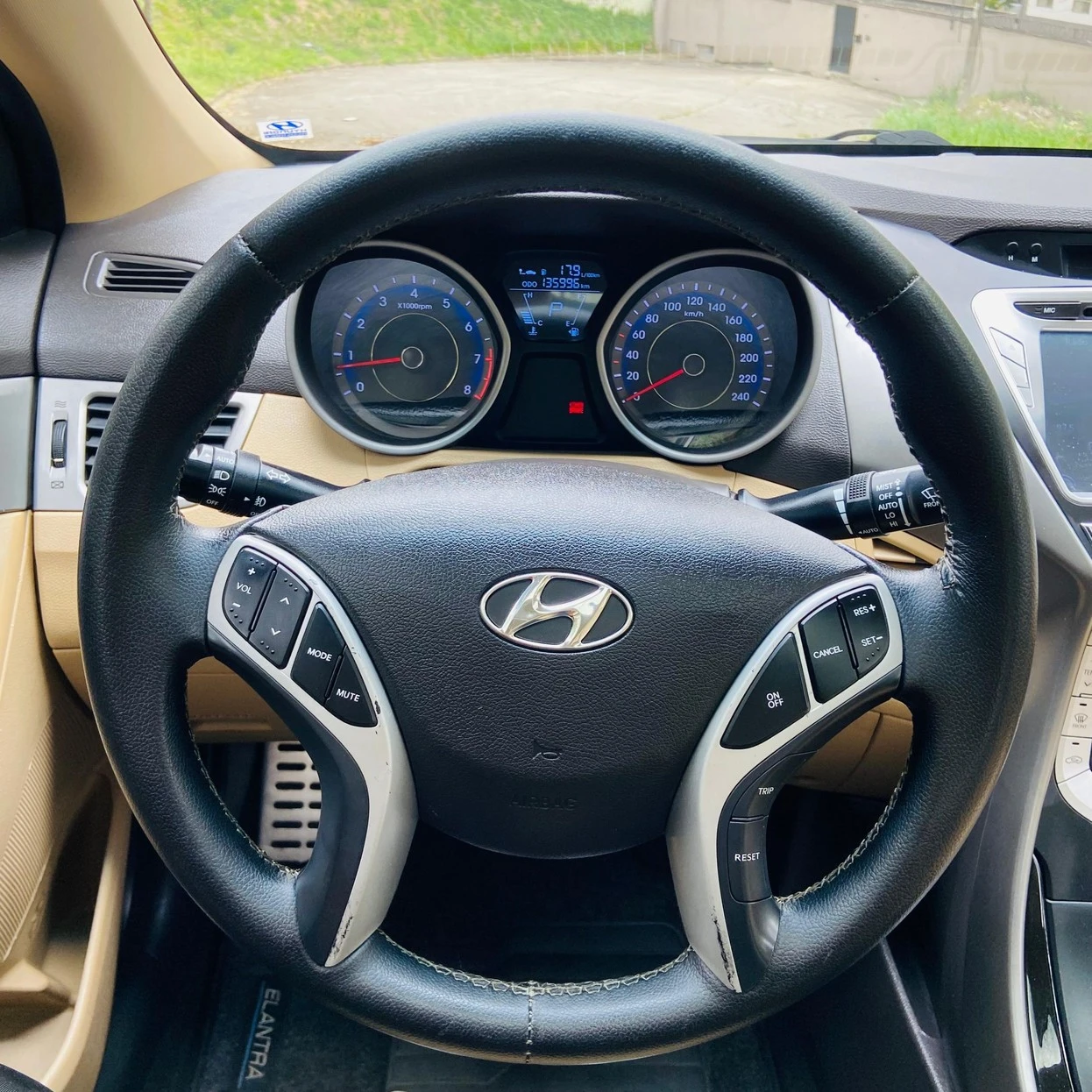 HYUNDAI ELANTRA