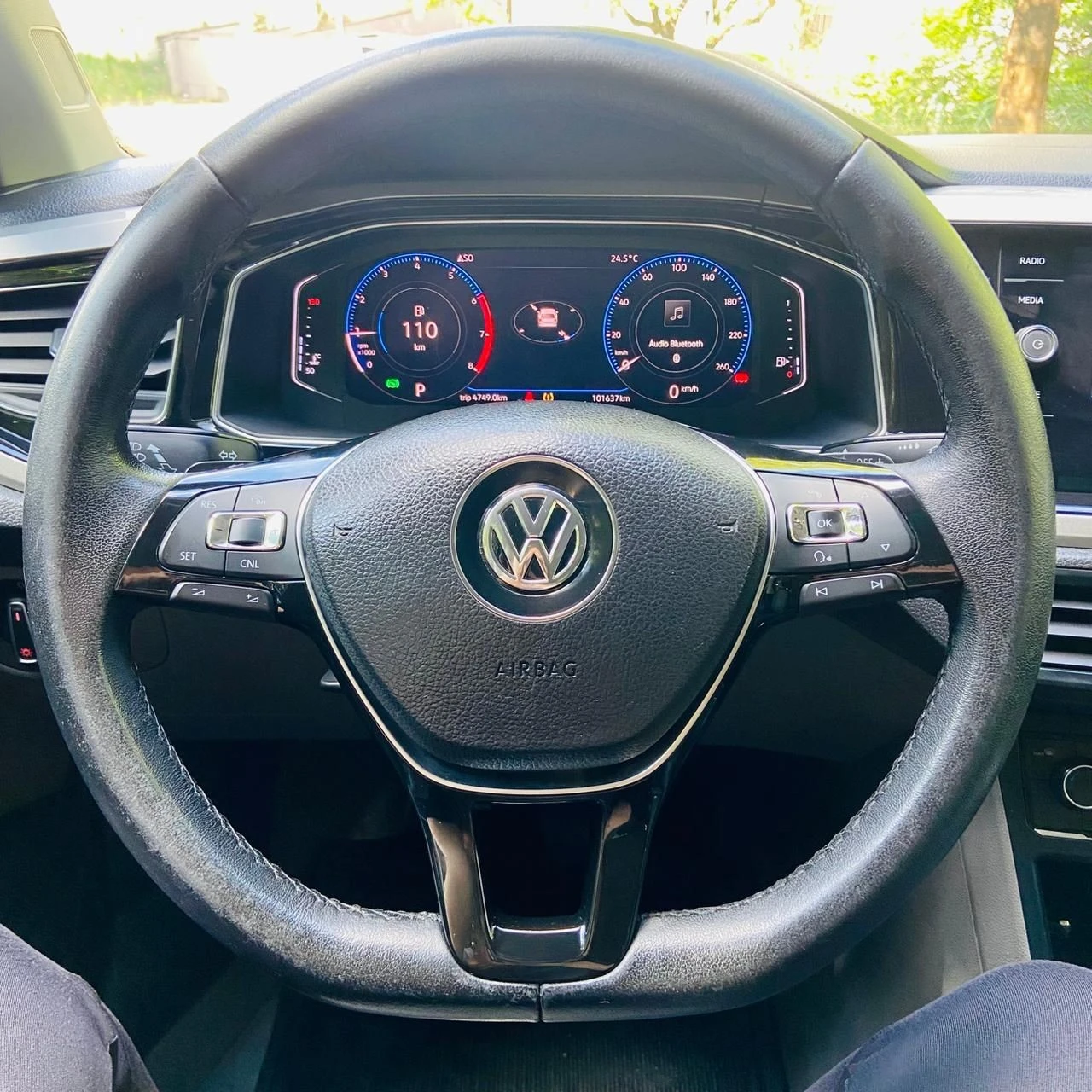 VOLKSWAGEN POLO