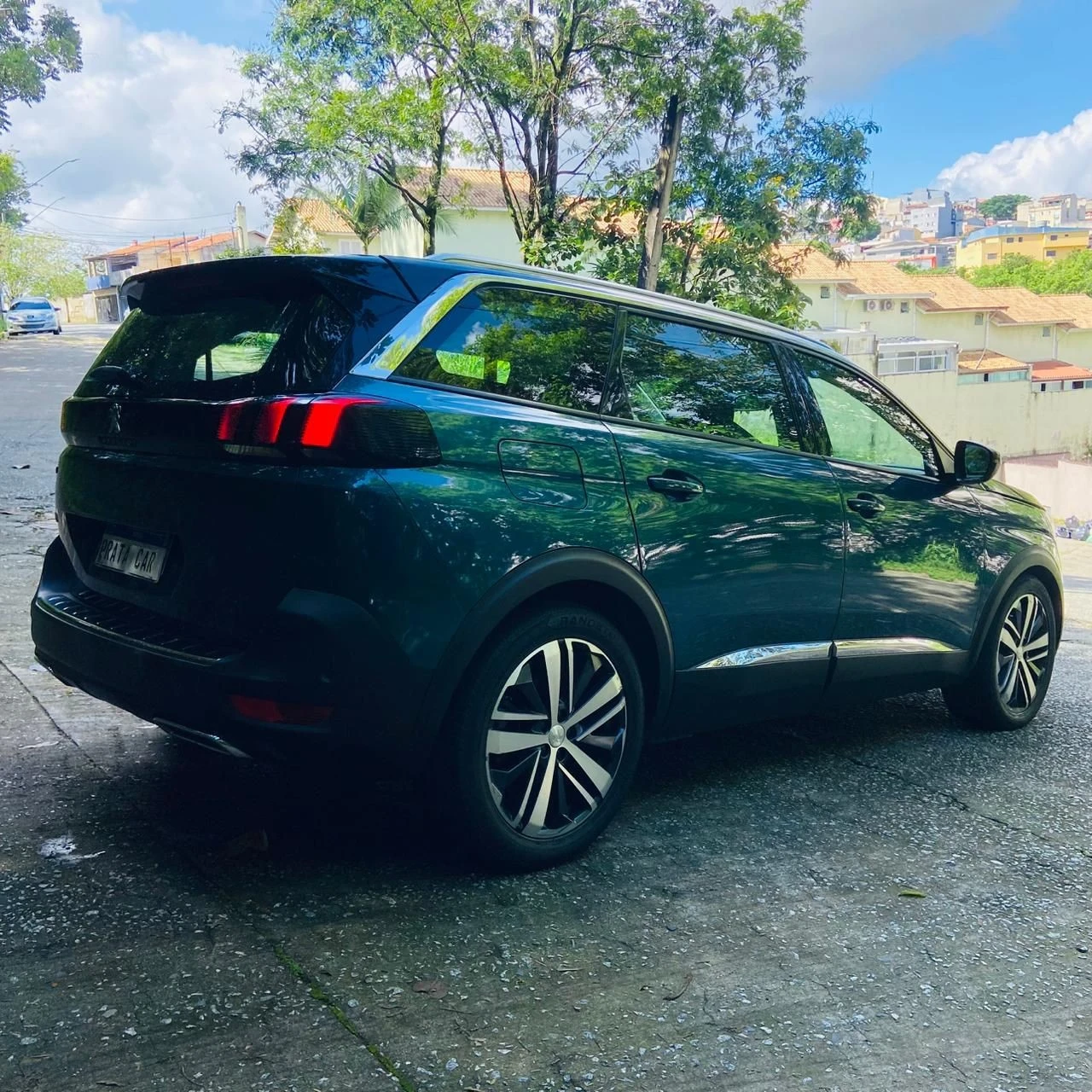 PEUGEOT 5008