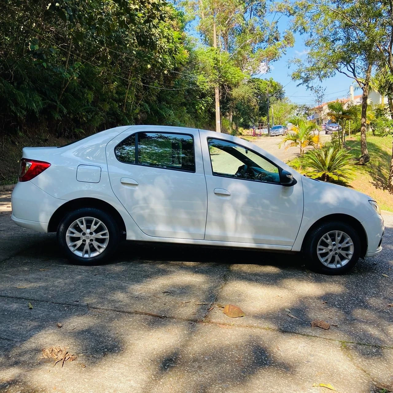 RENAULT LOGAN