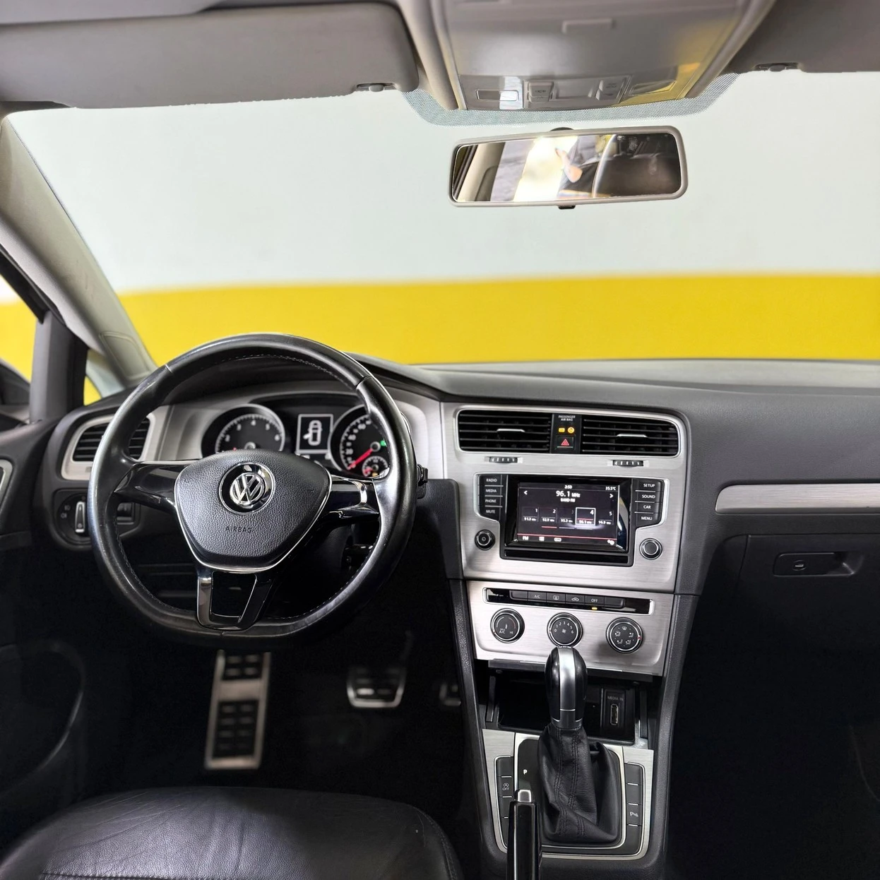VOLKSWAGEN GOLF