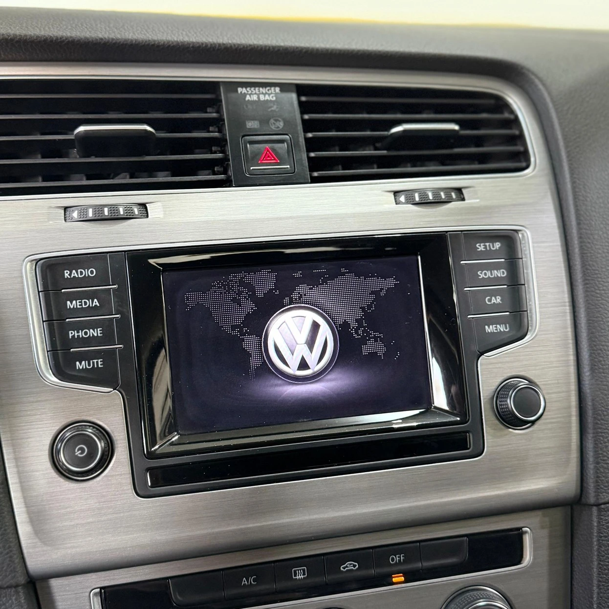 VOLKSWAGEN GOLF