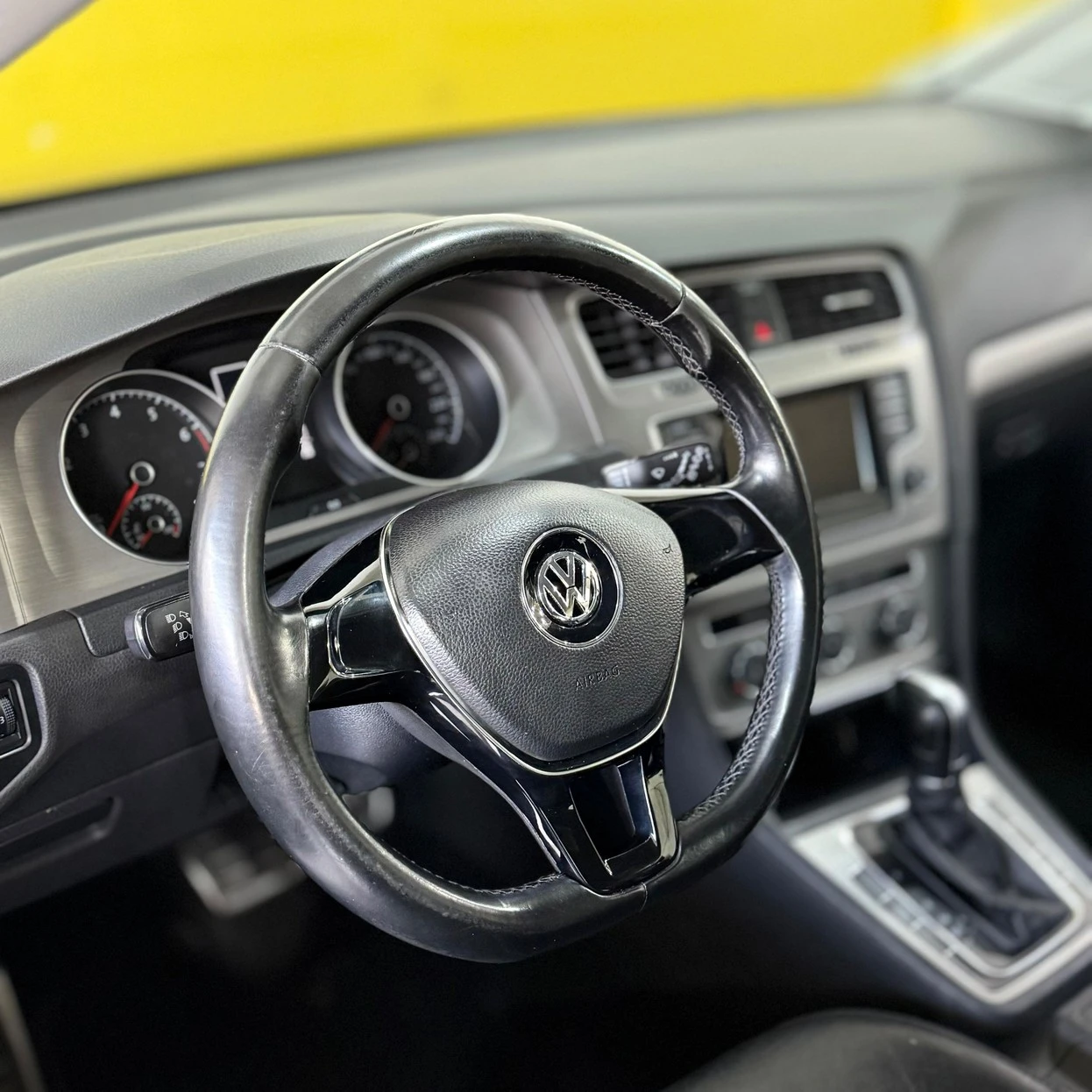 VOLKSWAGEN GOLF