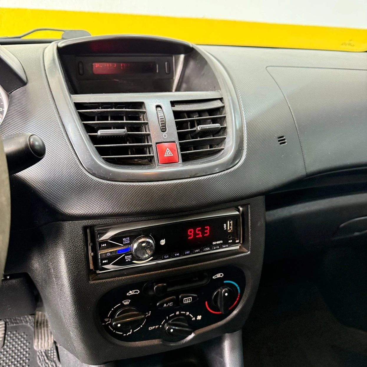 PEUGEOT 207