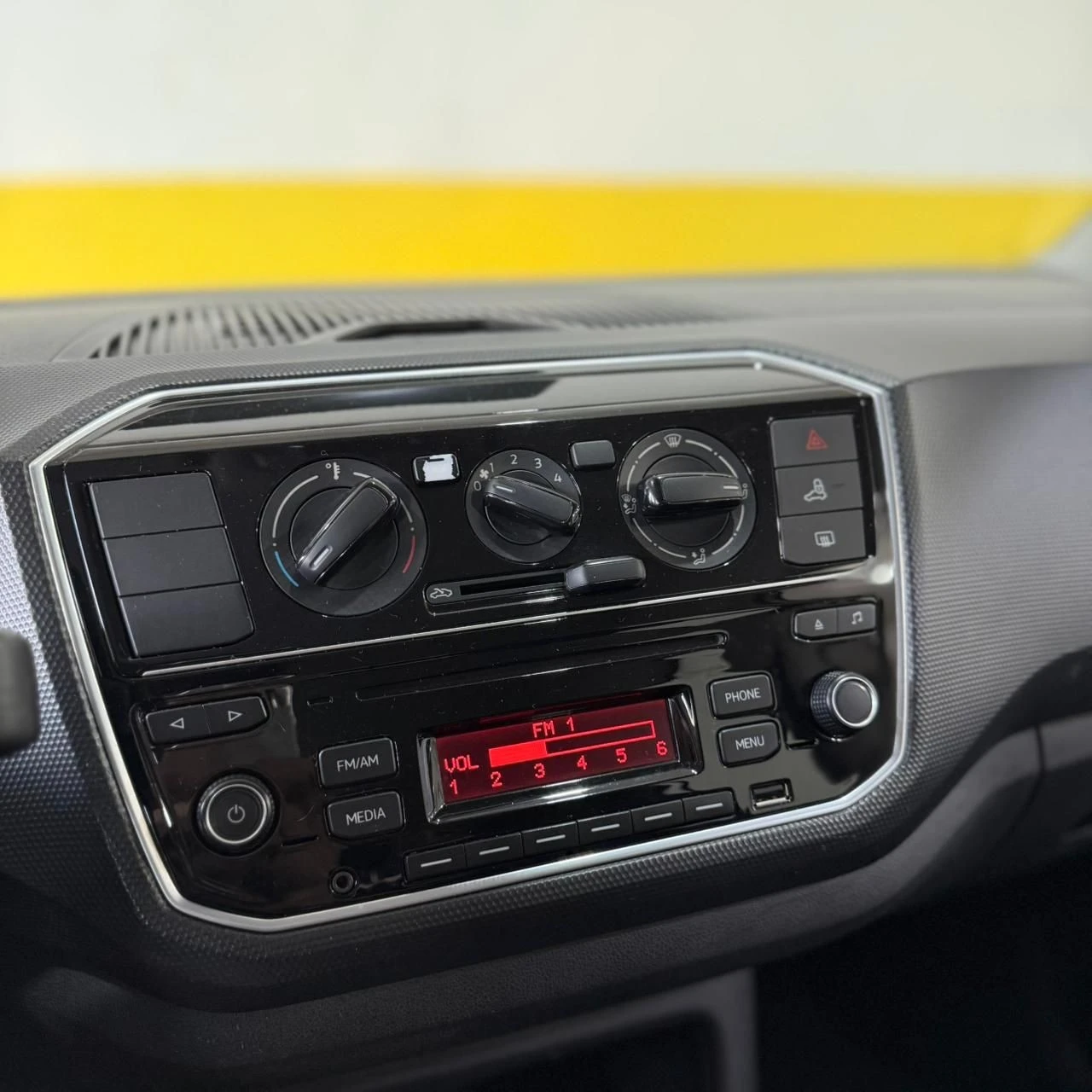 VOLKSWAGEN UP