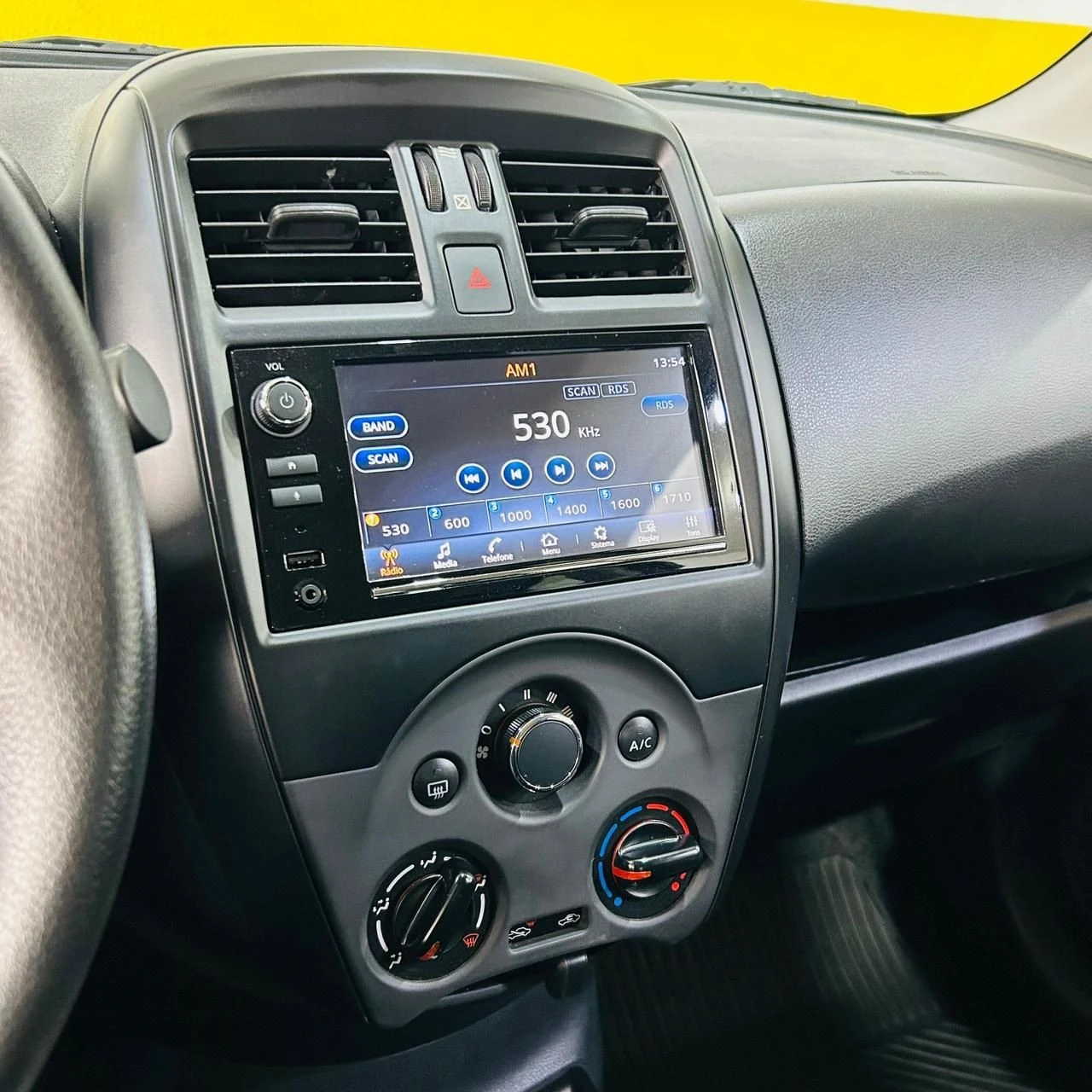 NISSAN VERSA