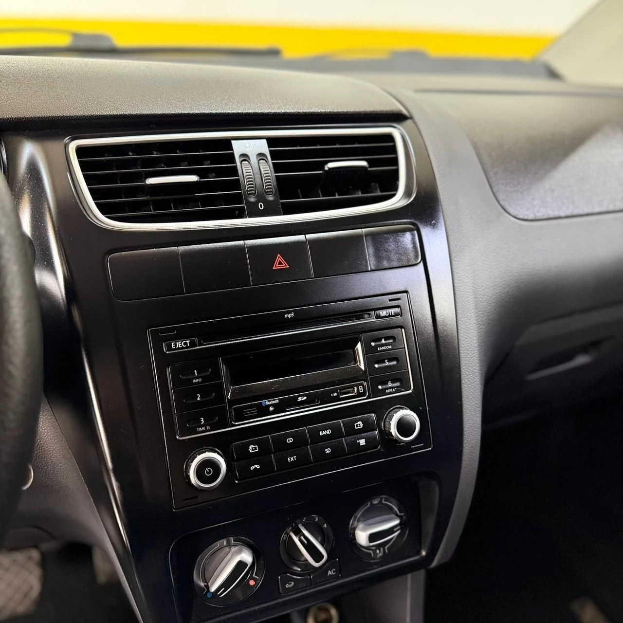 VOLKSWAGEN FOX