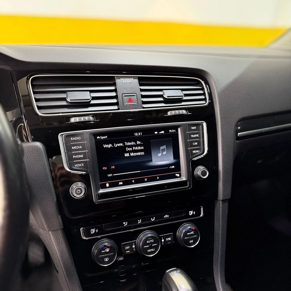 VOLKSWAGEN GOLF