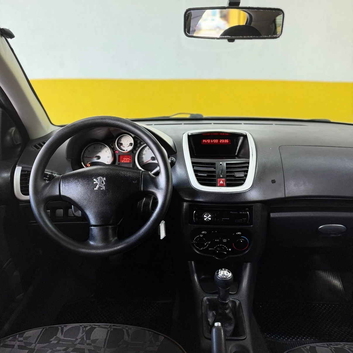 PEUGEOT 207