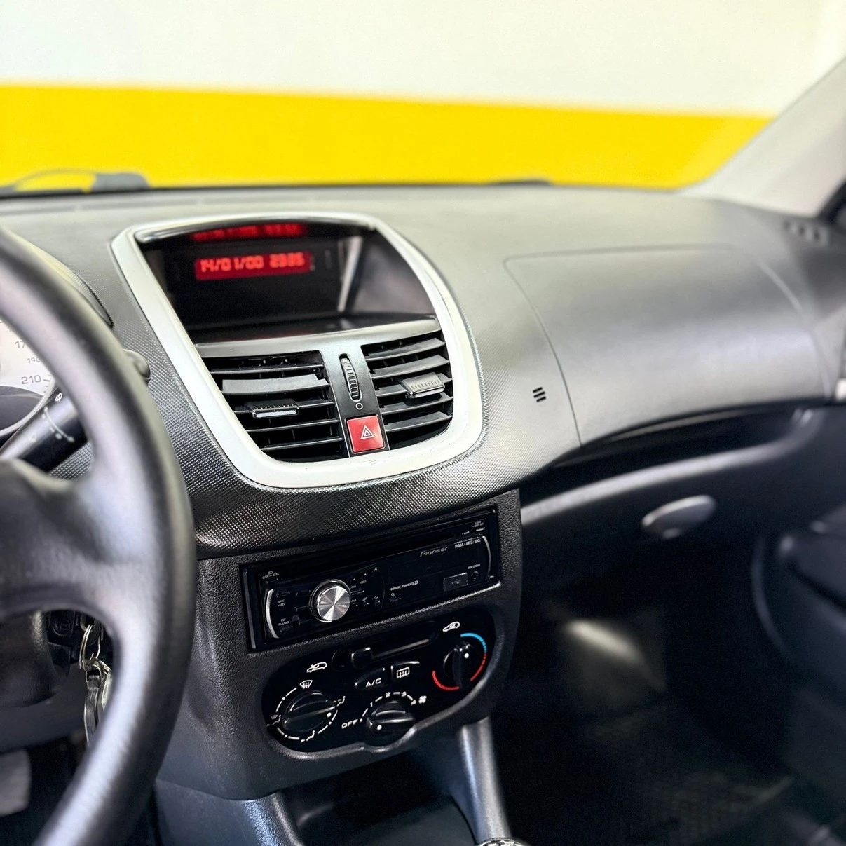 PEUGEOT 207