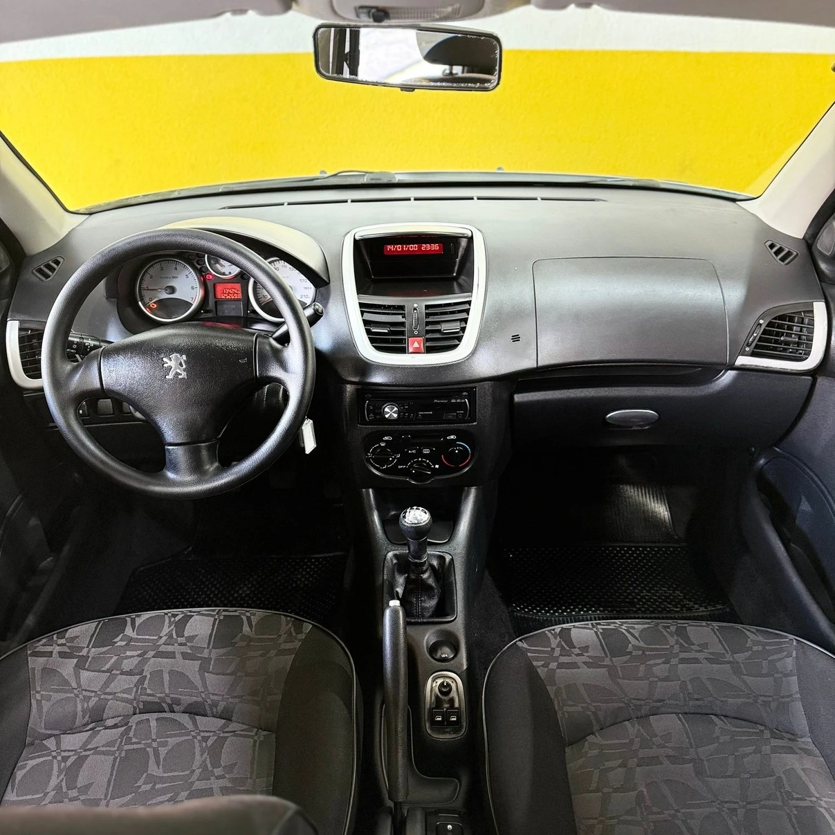 PEUGEOT 207