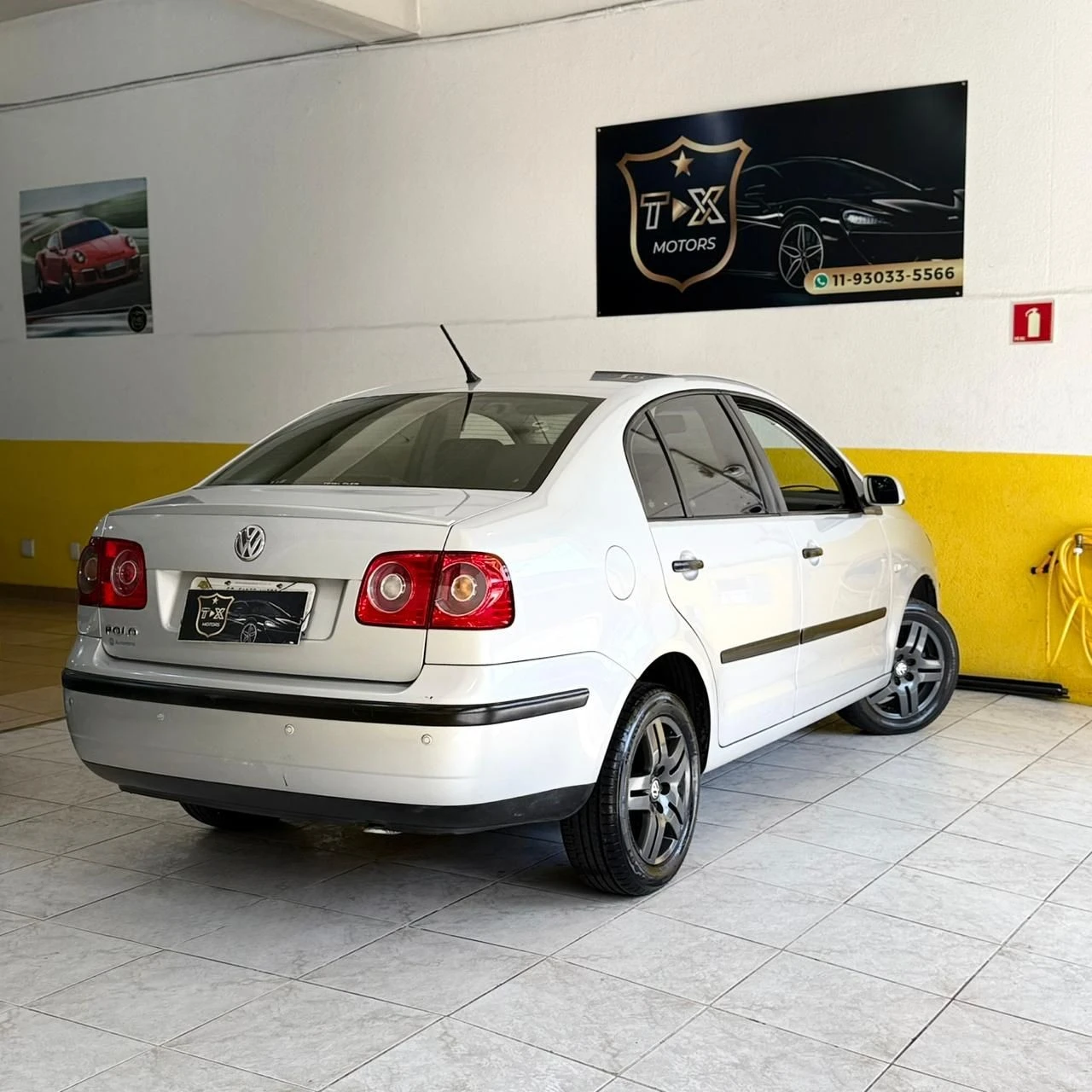 VOLKSWAGEN POLO SEDAN