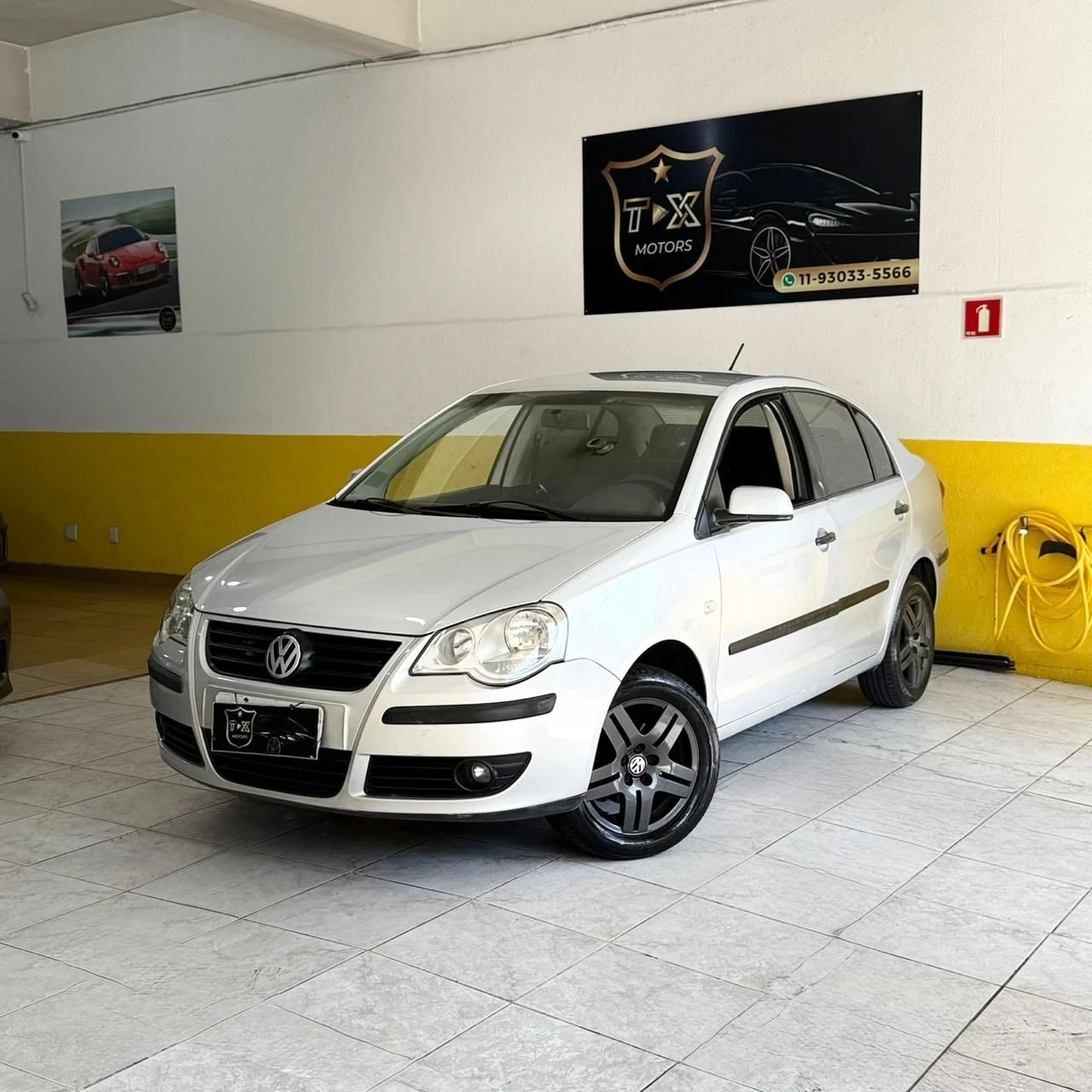 VOLKSWAGEN POLO SEDAN