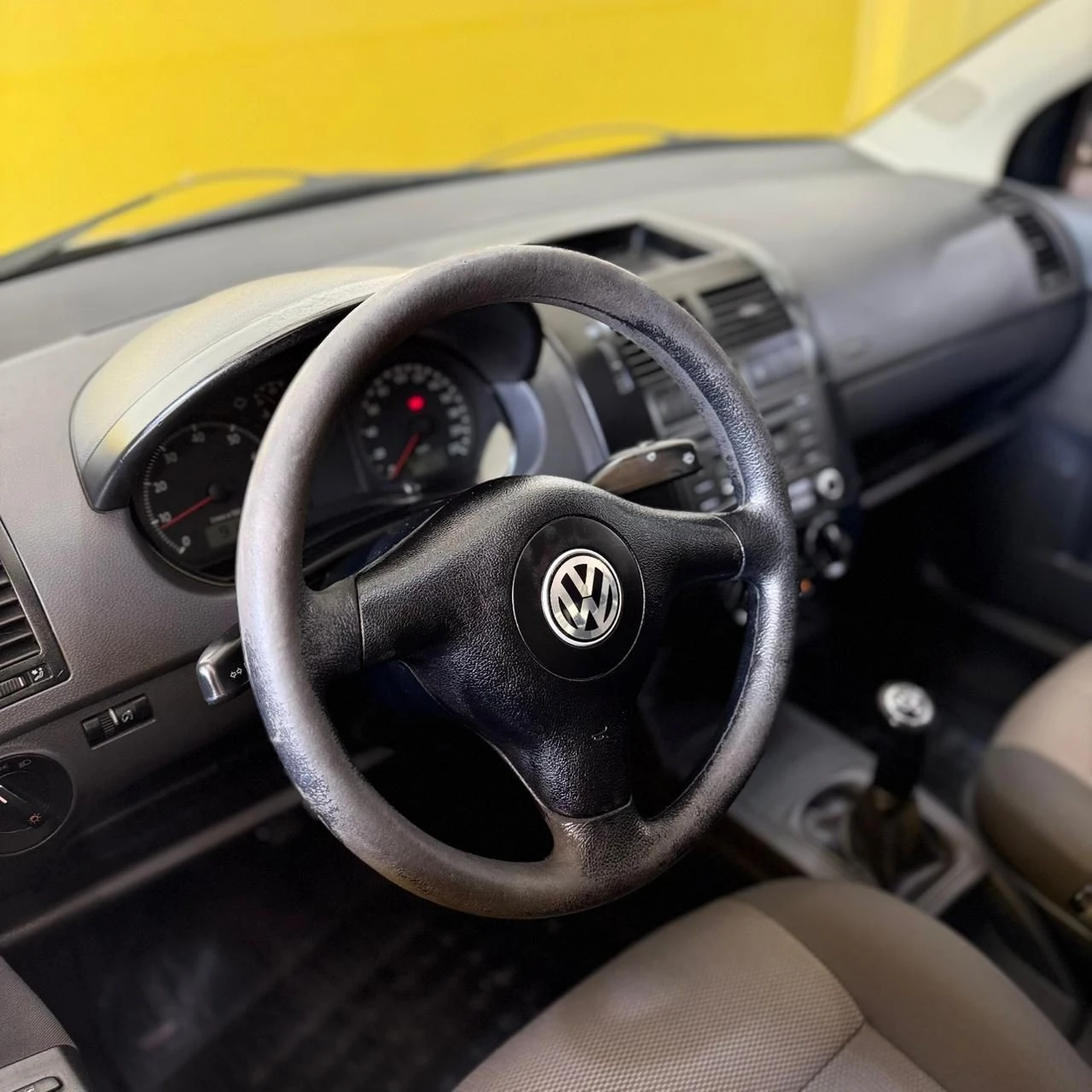 VOLKSWAGEN POLO SEDAN