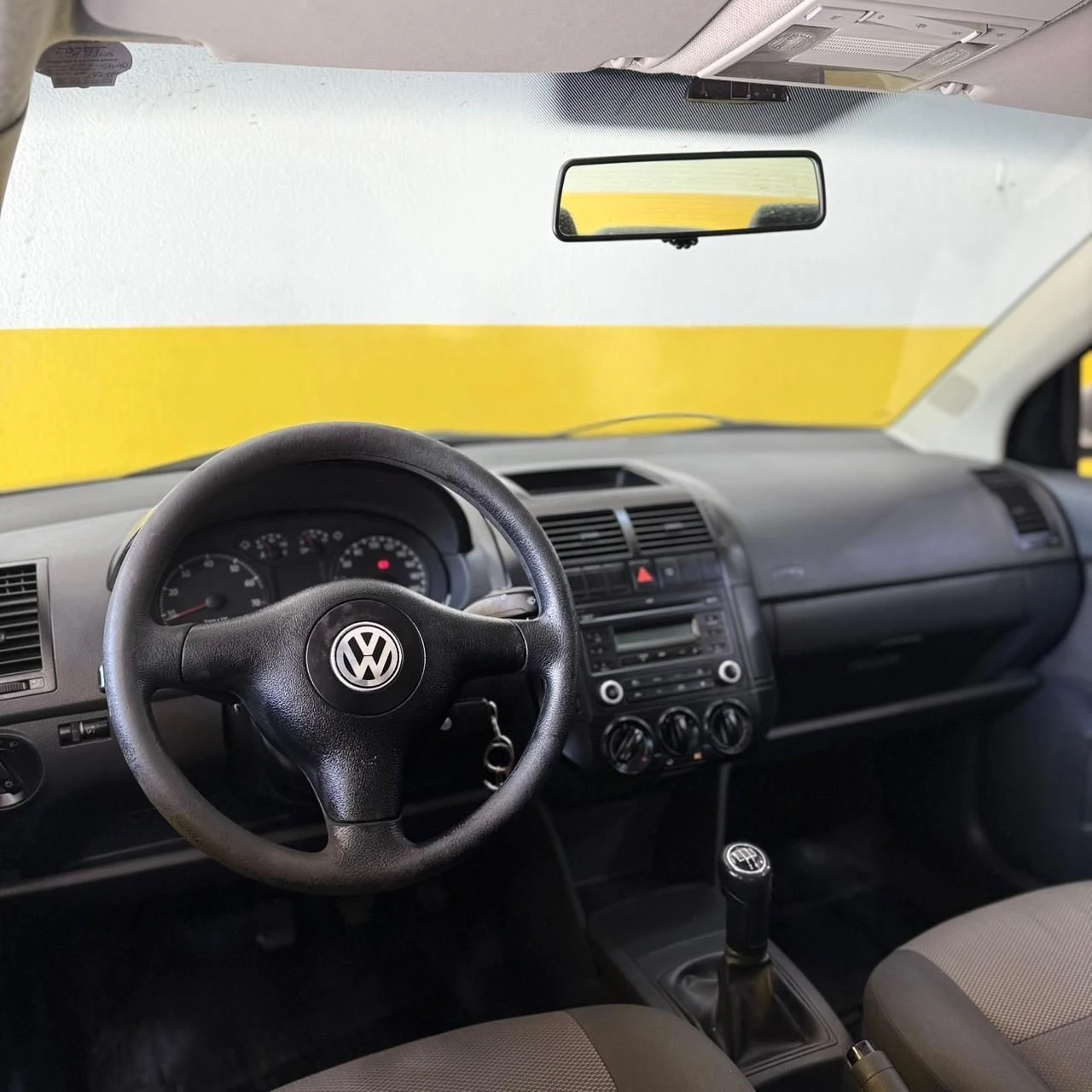 VOLKSWAGEN POLO SEDAN