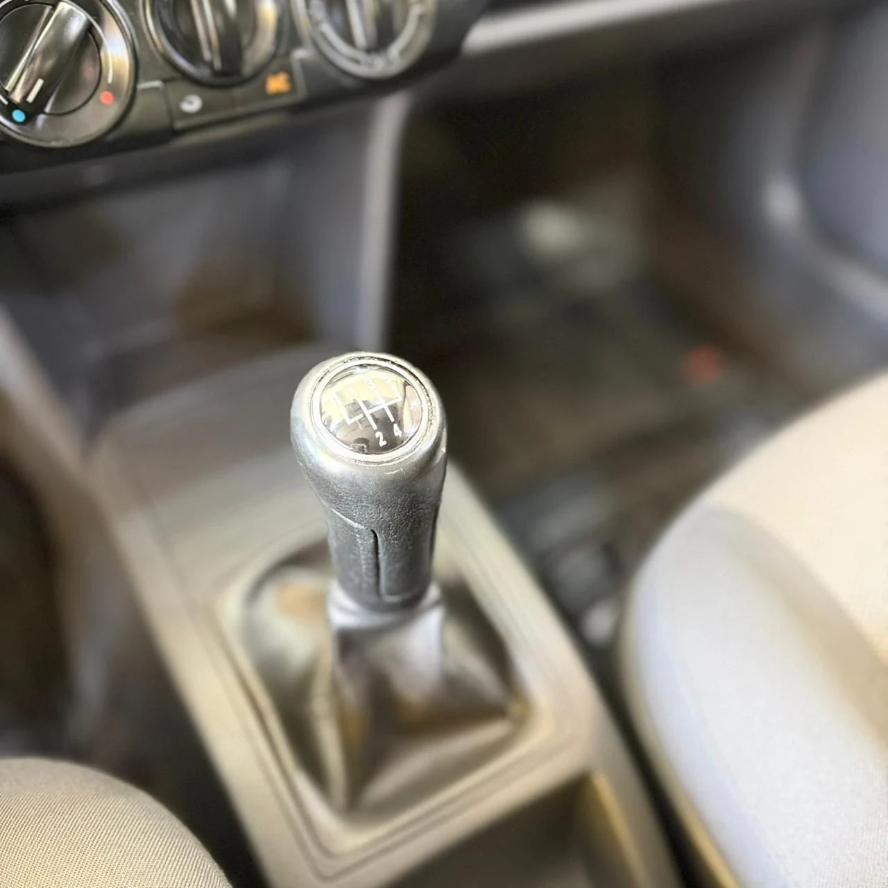 VOLKSWAGEN POLO SEDAN