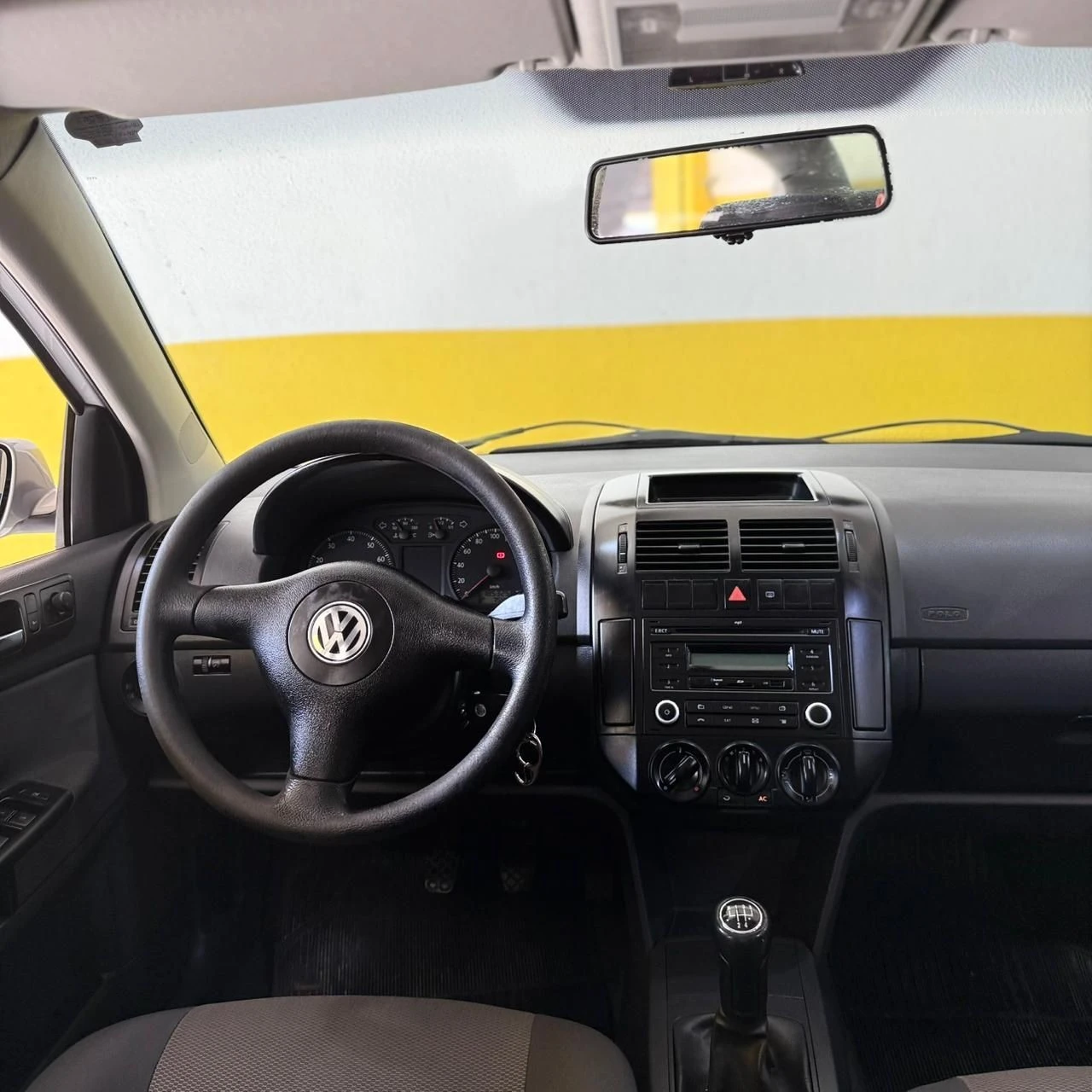 VOLKSWAGEN POLO SEDAN