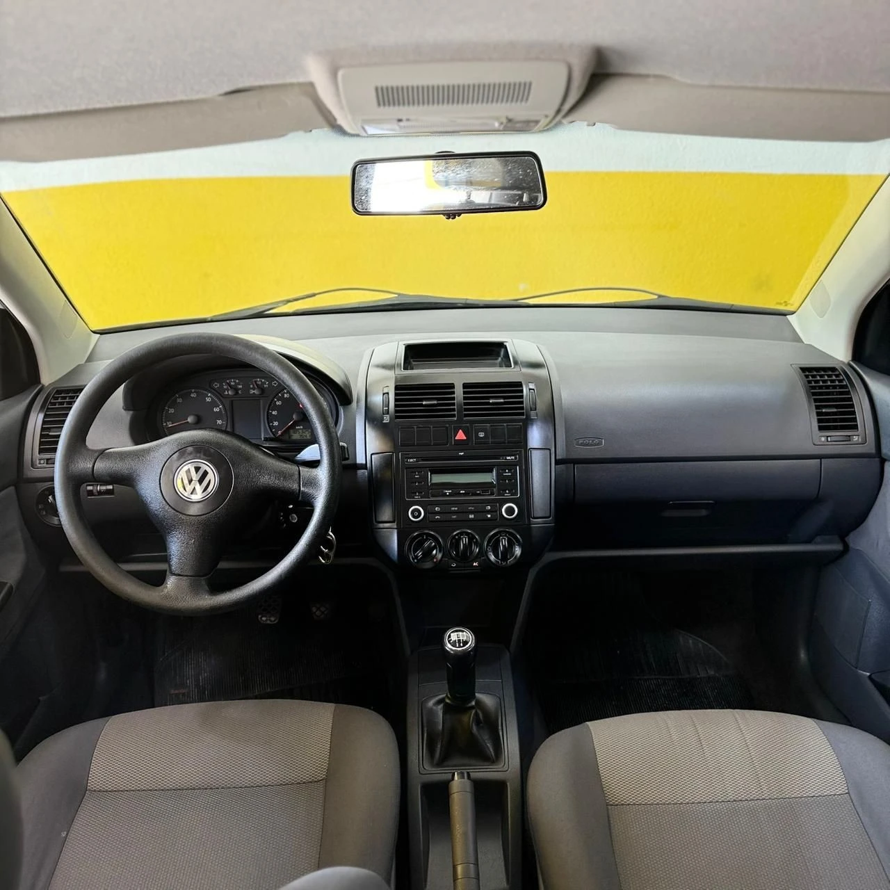 VOLKSWAGEN POLO SEDAN