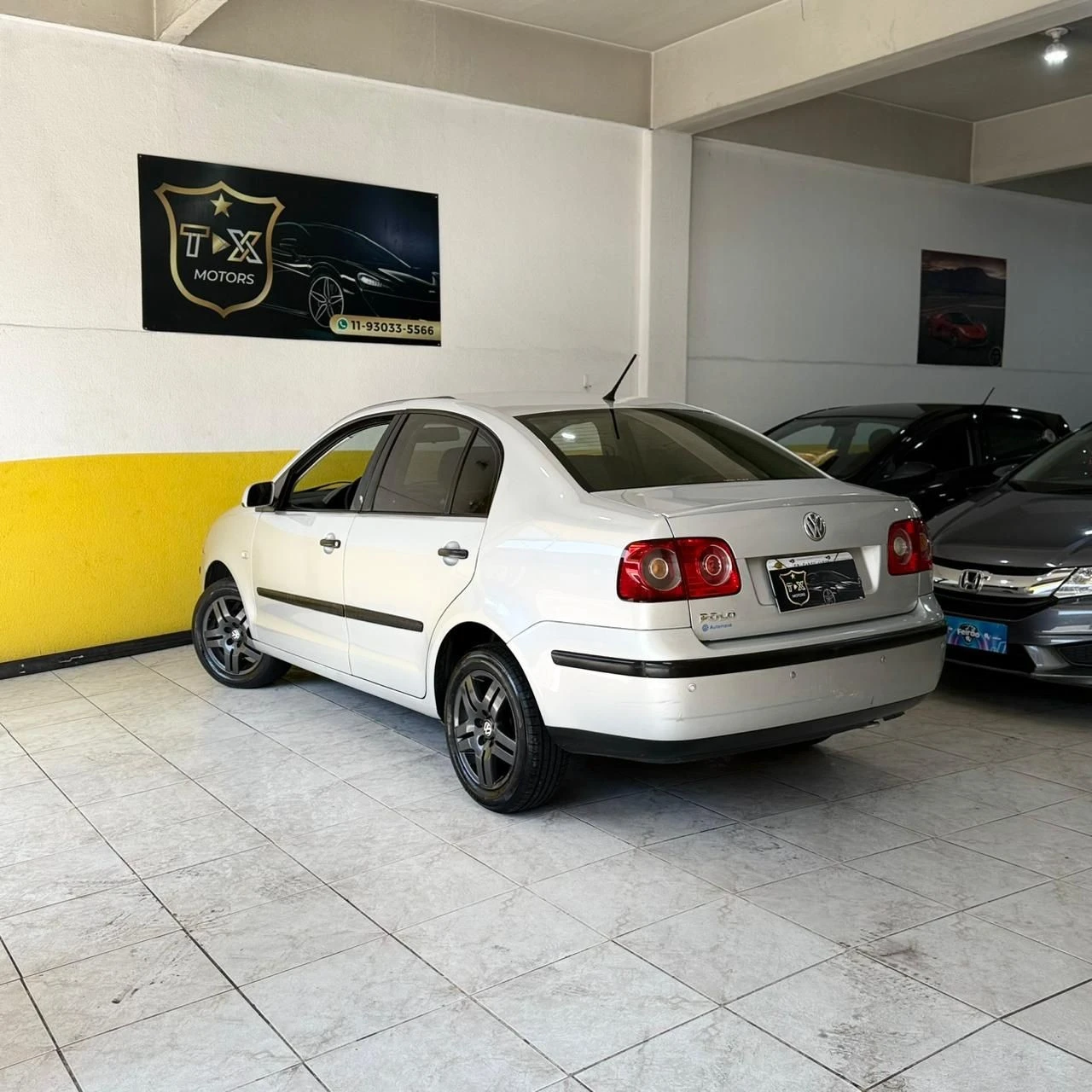 VOLKSWAGEN POLO SEDAN