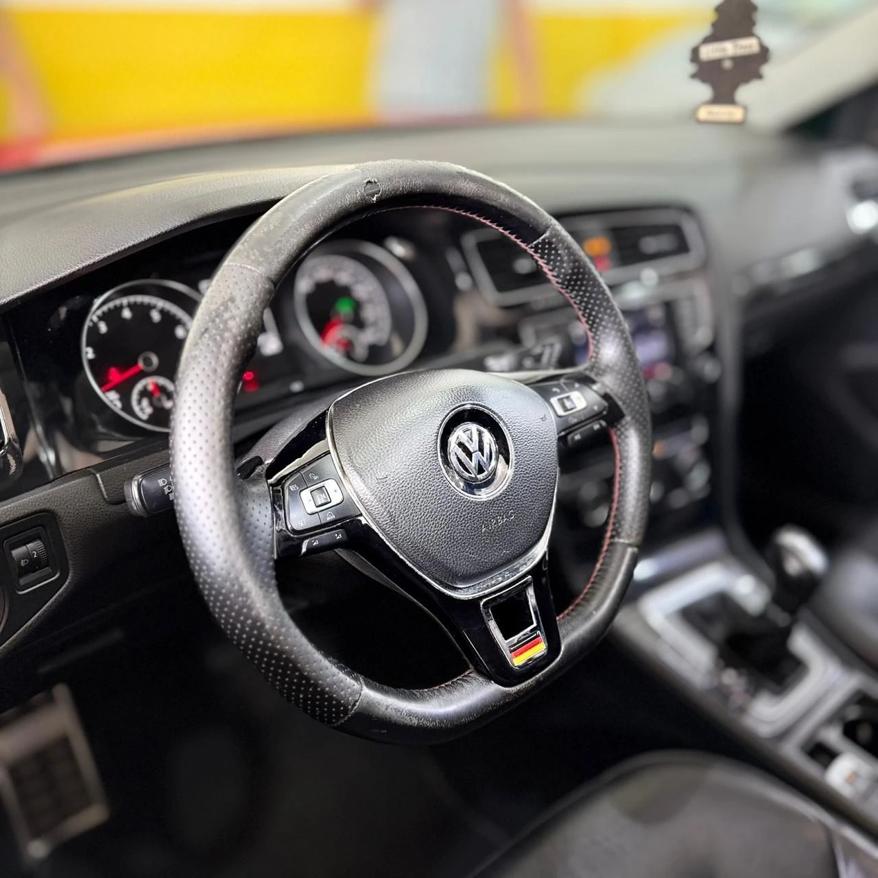 VOLKSWAGEN GOLF